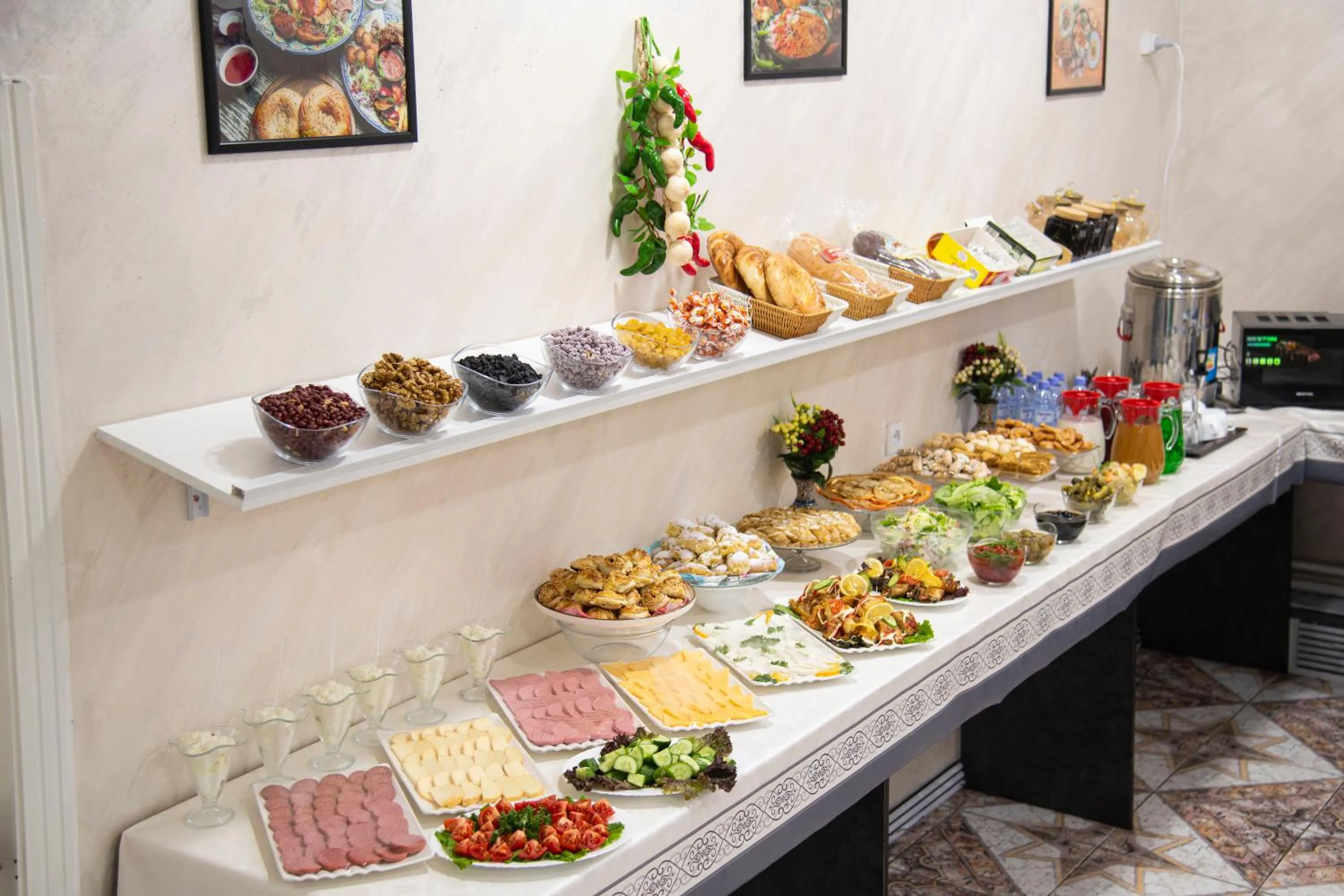Buffet breakfast in Art Home