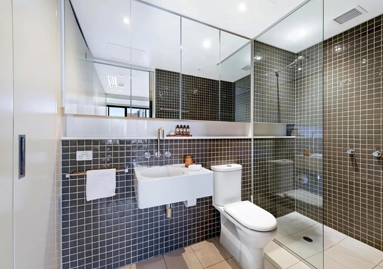 Shower in Corporate Keys - Freshwater Place