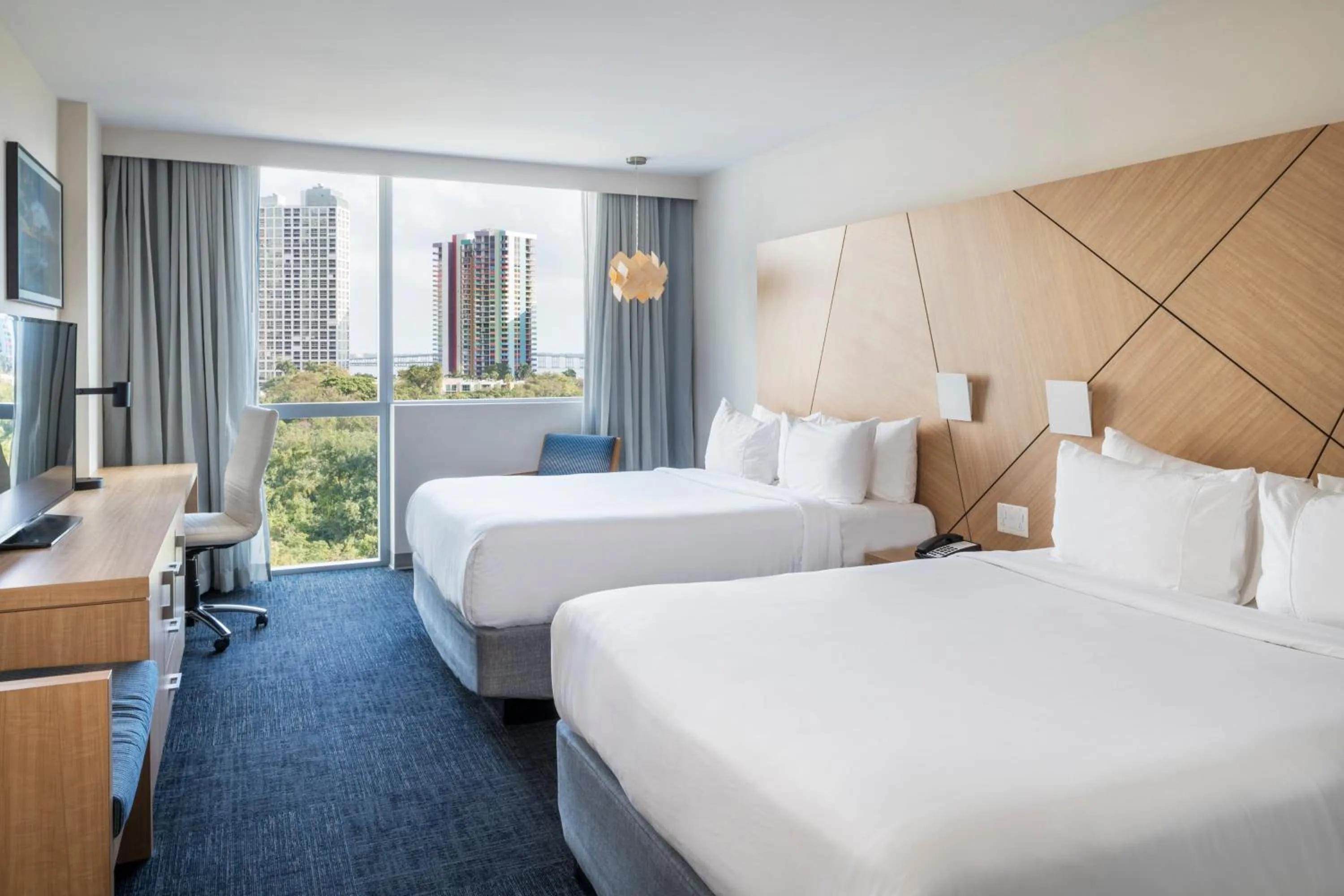 Property building, Bed in Novotel Miami Brickell