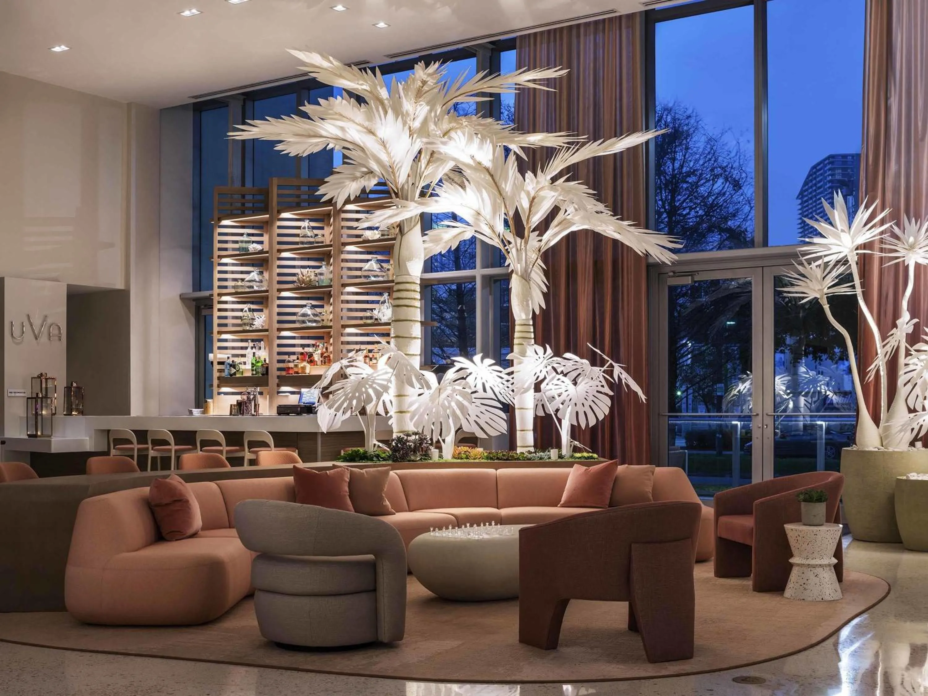 Lounge or bar in Novotel Miami Brickell