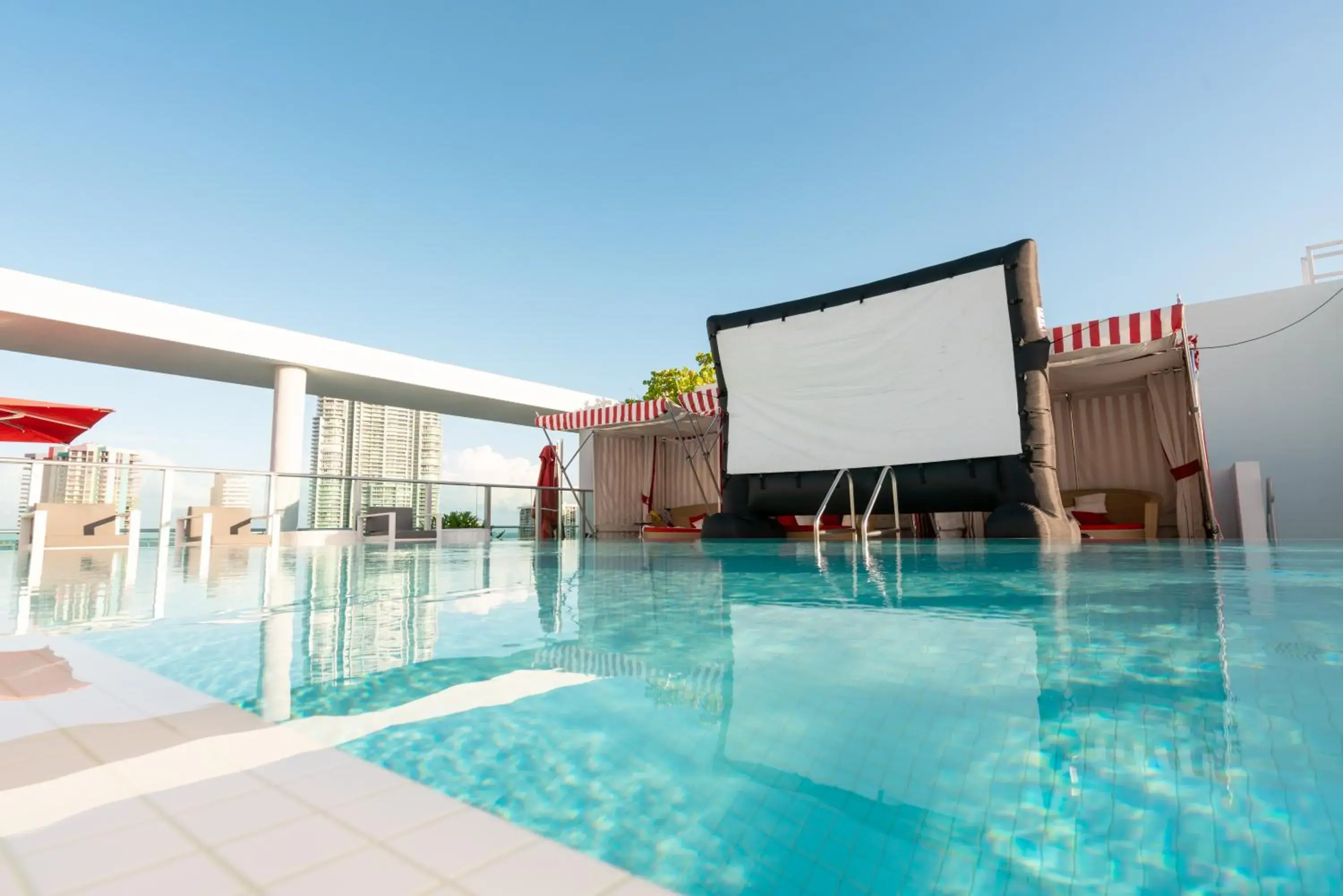 Swimming pool in Novotel Miami Brickell Swimming pool in Novotel Miami Brickell