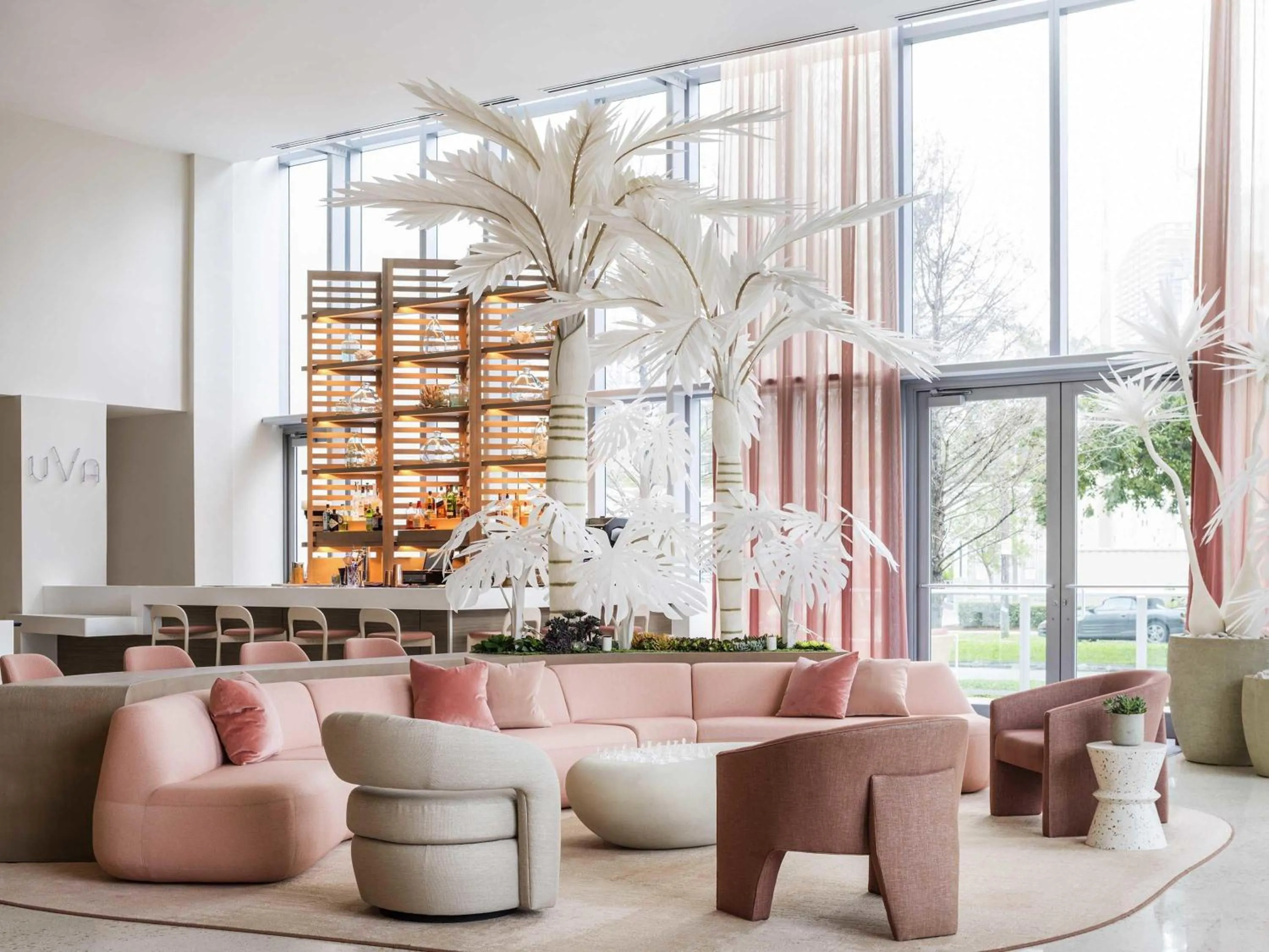 Lounge or bar in Novotel Miami Brickell