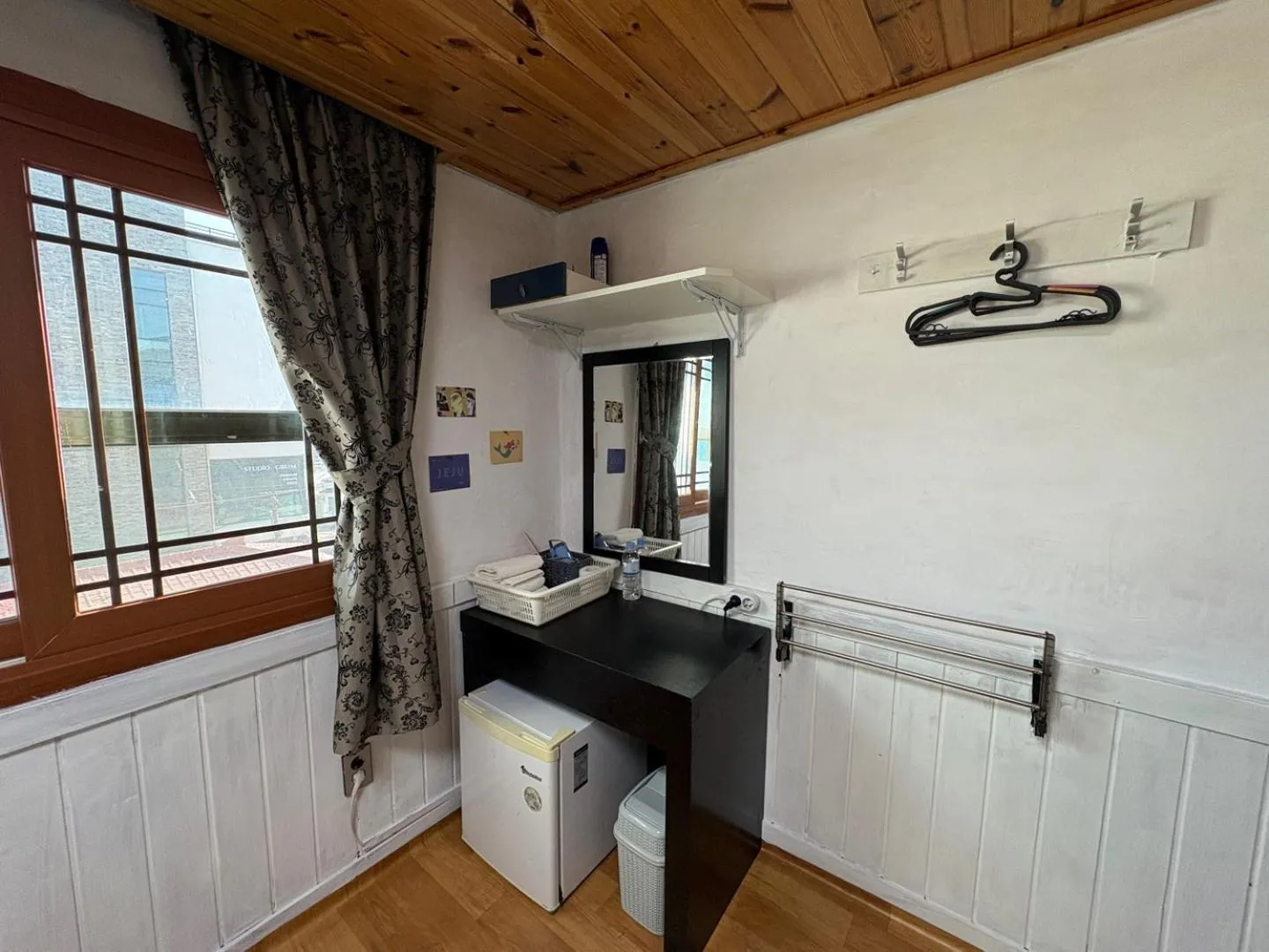 Decorative detail in Gudeok Guesthouse