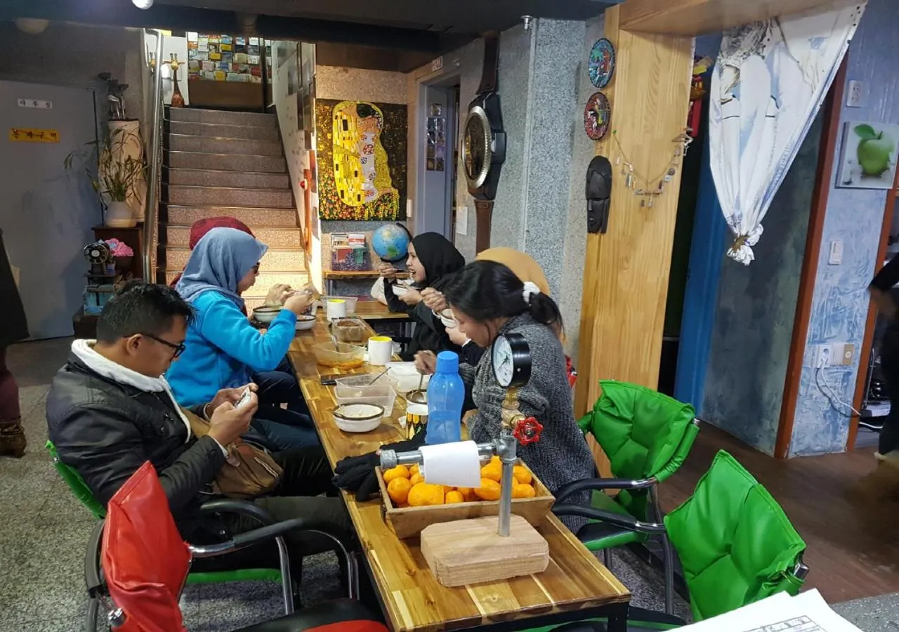 People in Gudeok Guesthouse