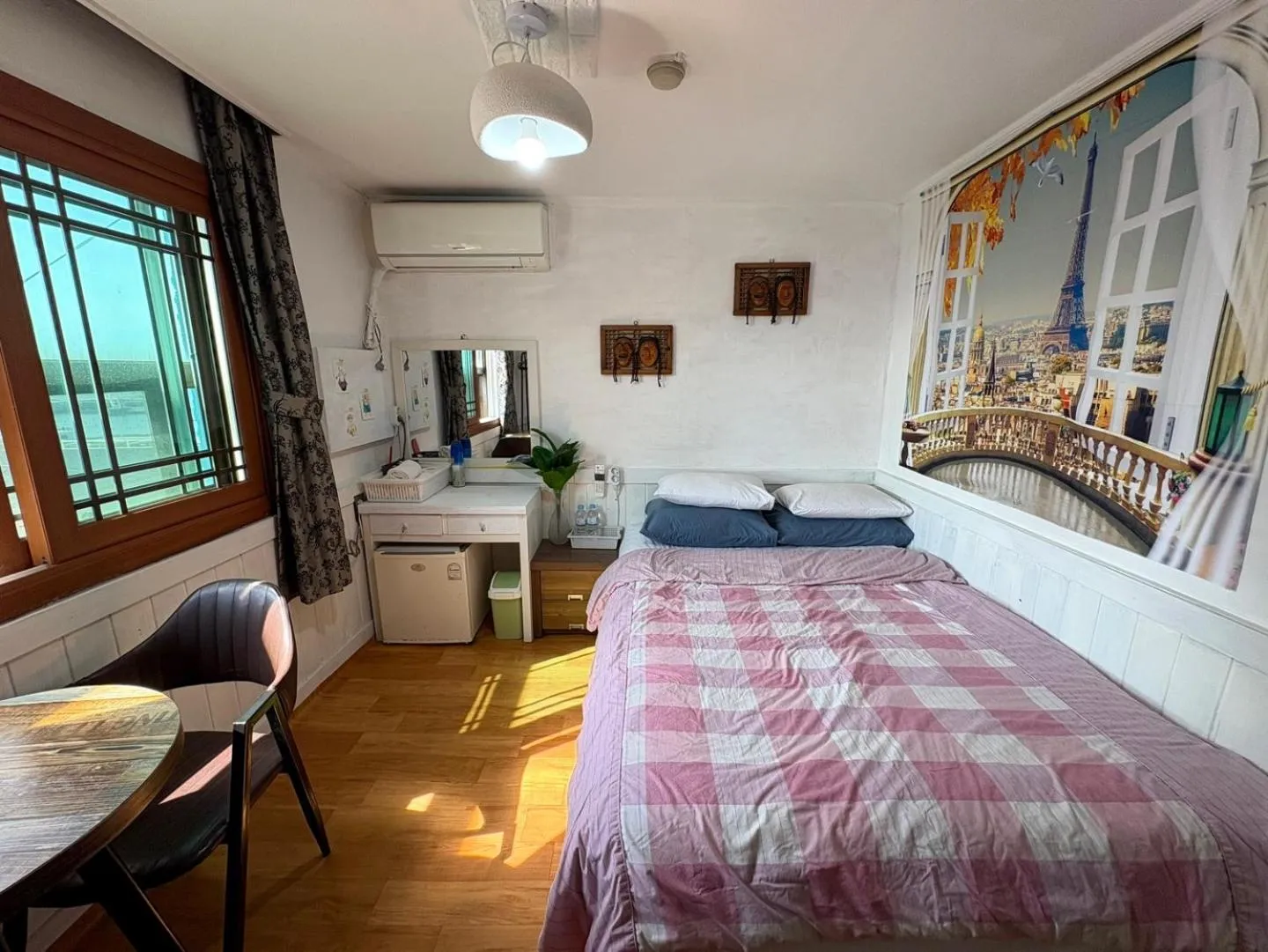 Decorative detail, Bed in Gudeok Guesthouse