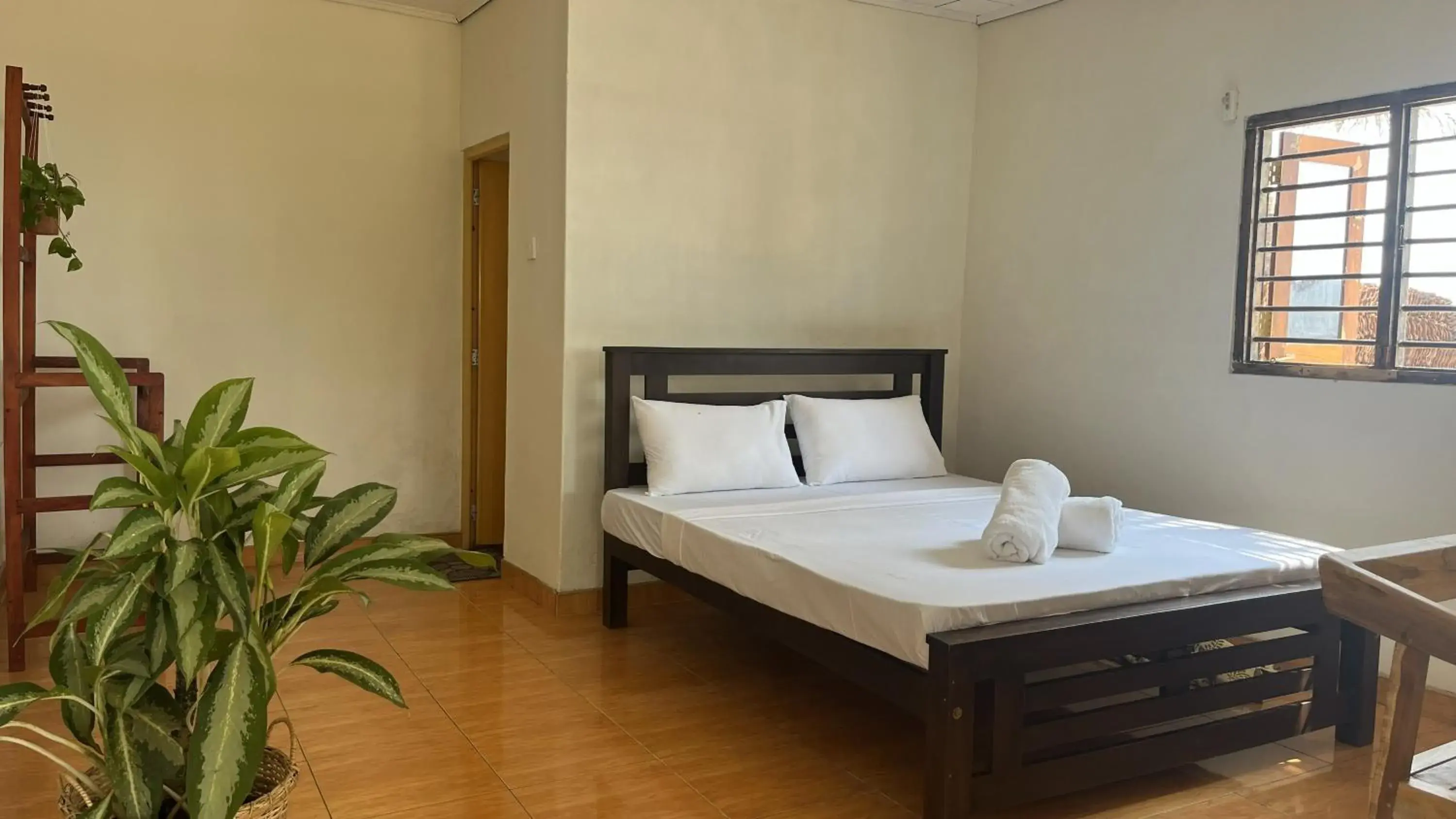 Budget Double Room in Surfescape Sri Lanka Budget Double Room in Surfescape Sri Lanka