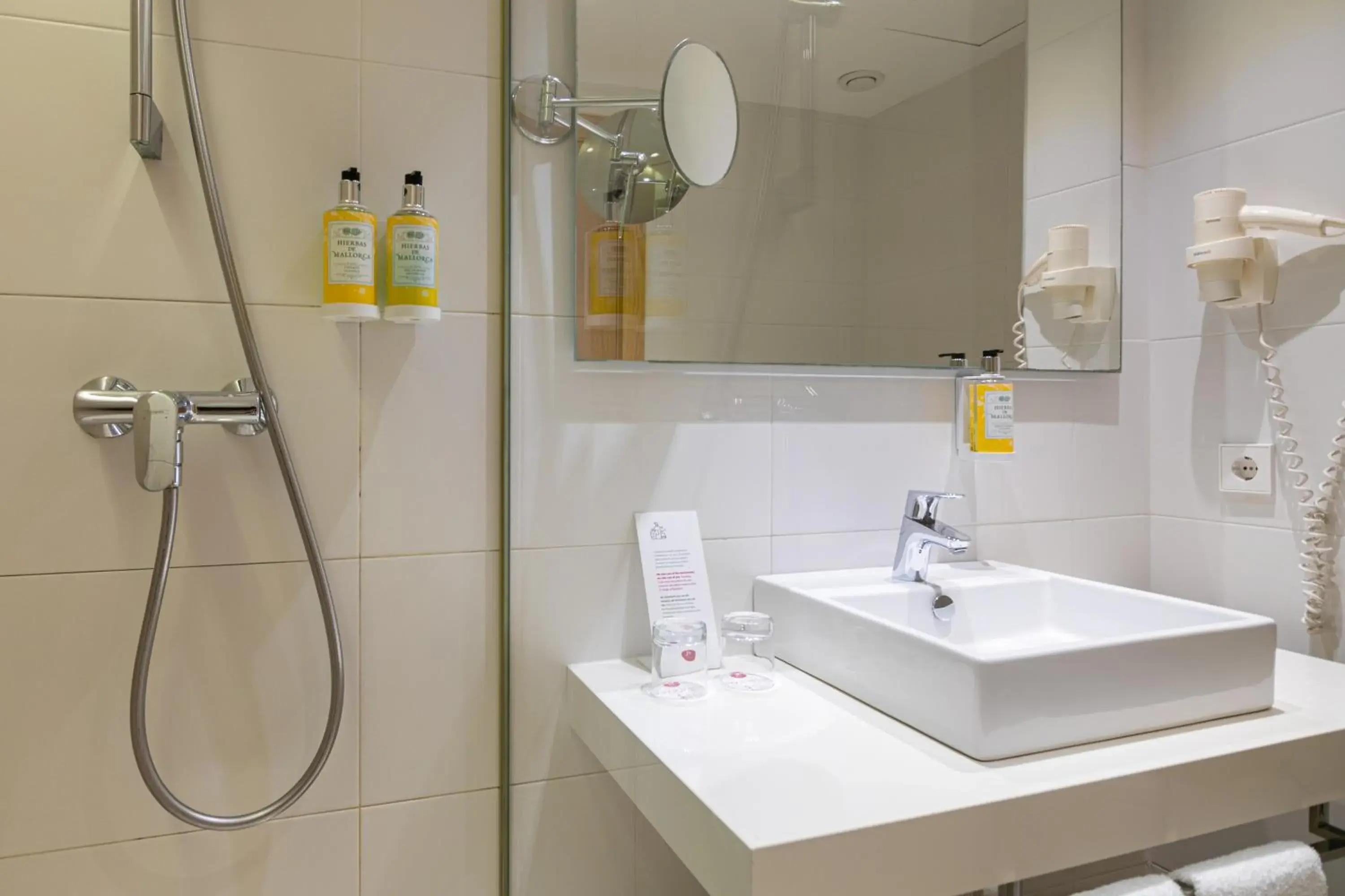 Bathroom in JS Sol de Alcudia Bathroom in JS Sol de Alcudia