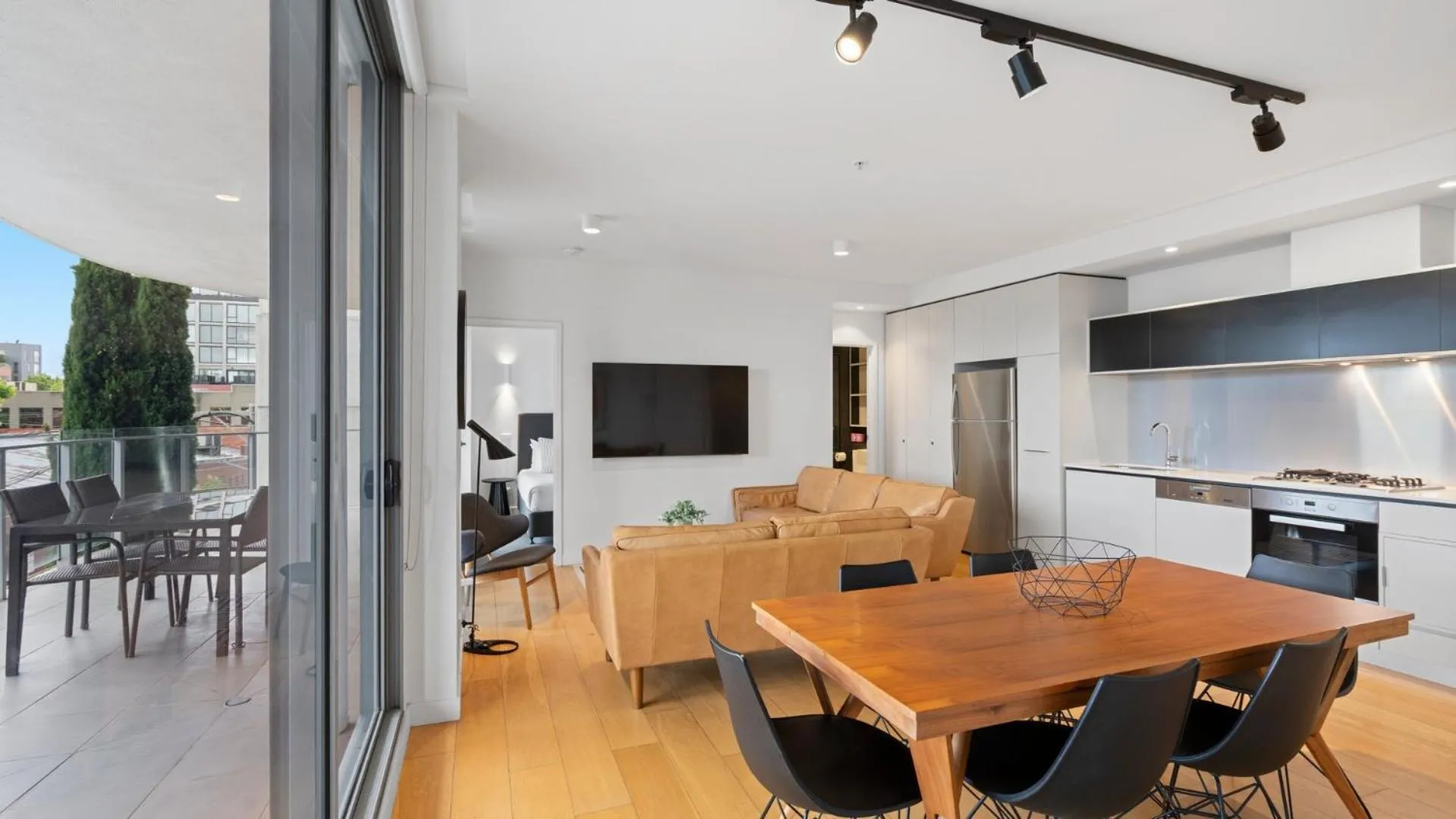 TV and multimedia in District Apartments Fitzroy