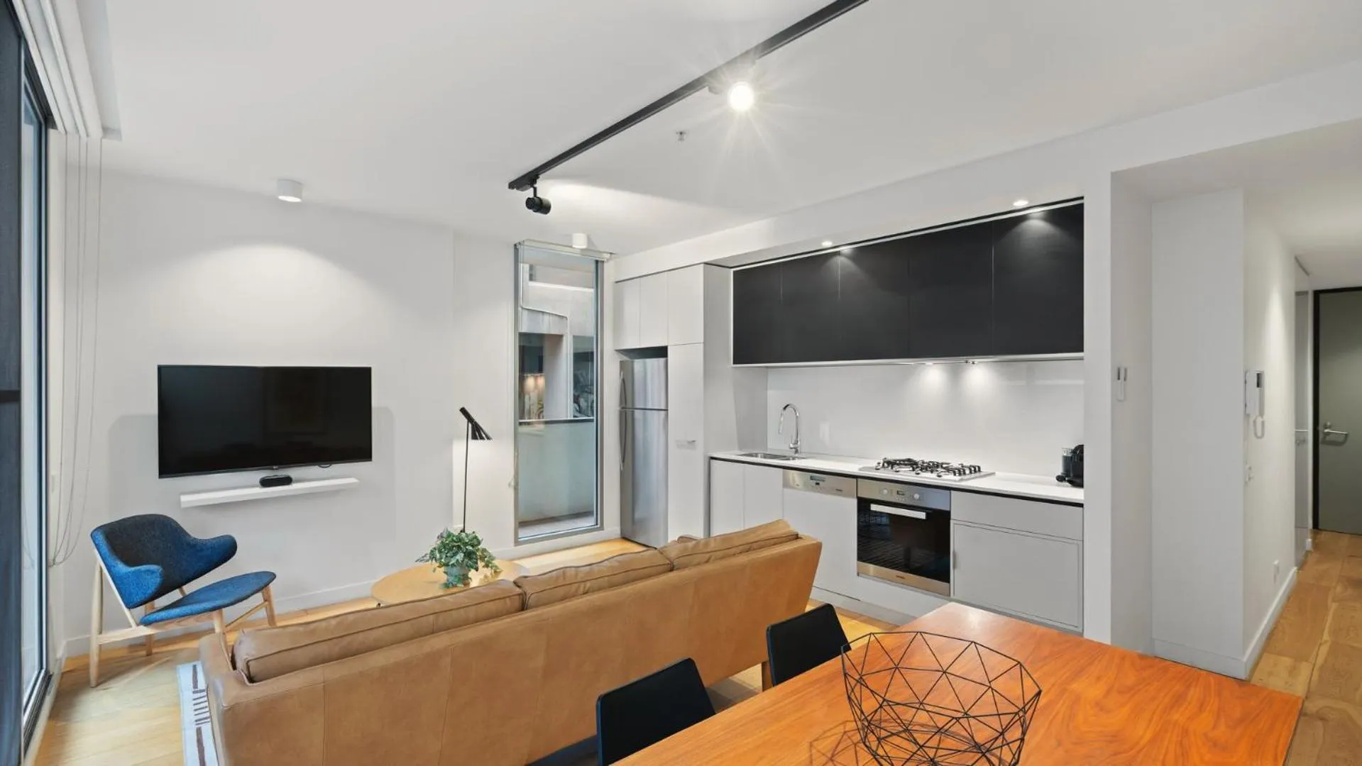 TV and multimedia in District Apartments Fitzroy