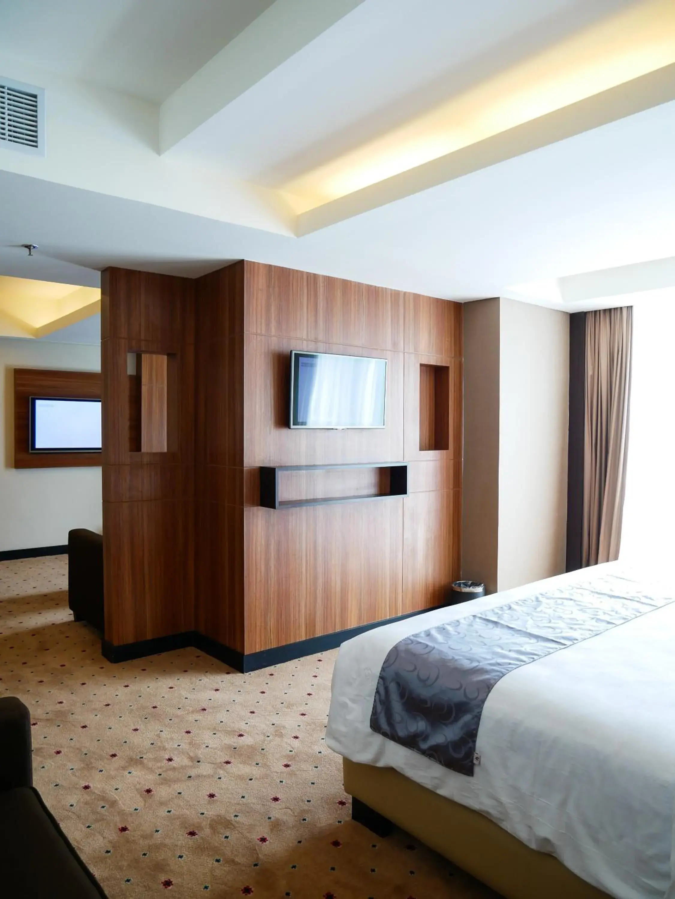 Bedroom, Bed in Best Western Premier La Grande Hotel