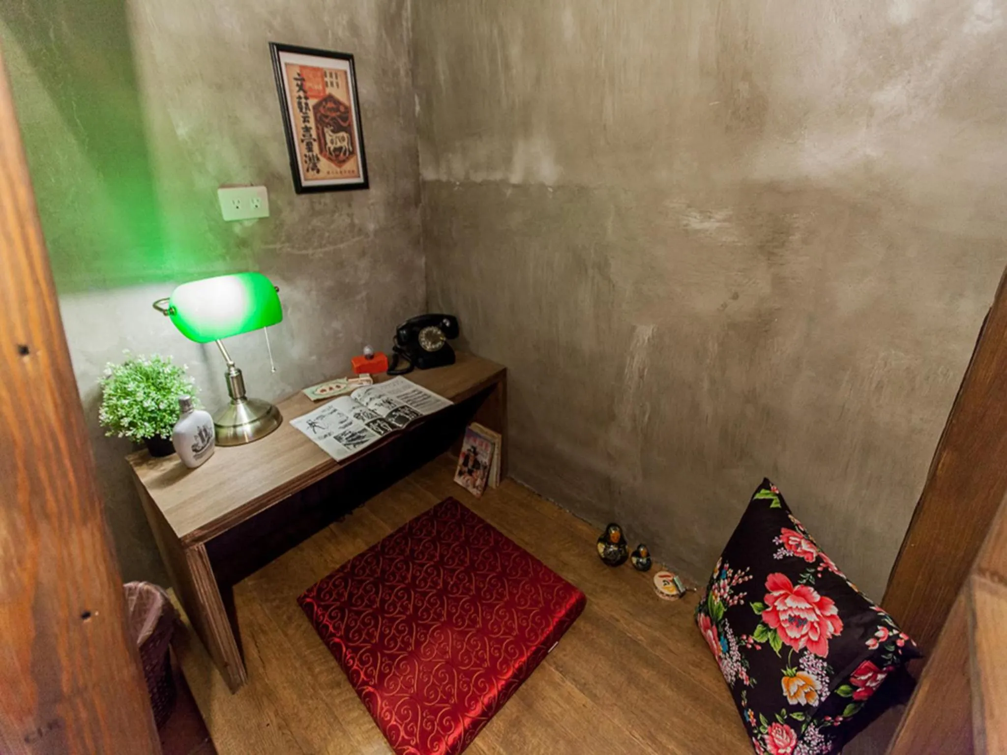 Decorative detail, Bed in Jian Shan Hotel