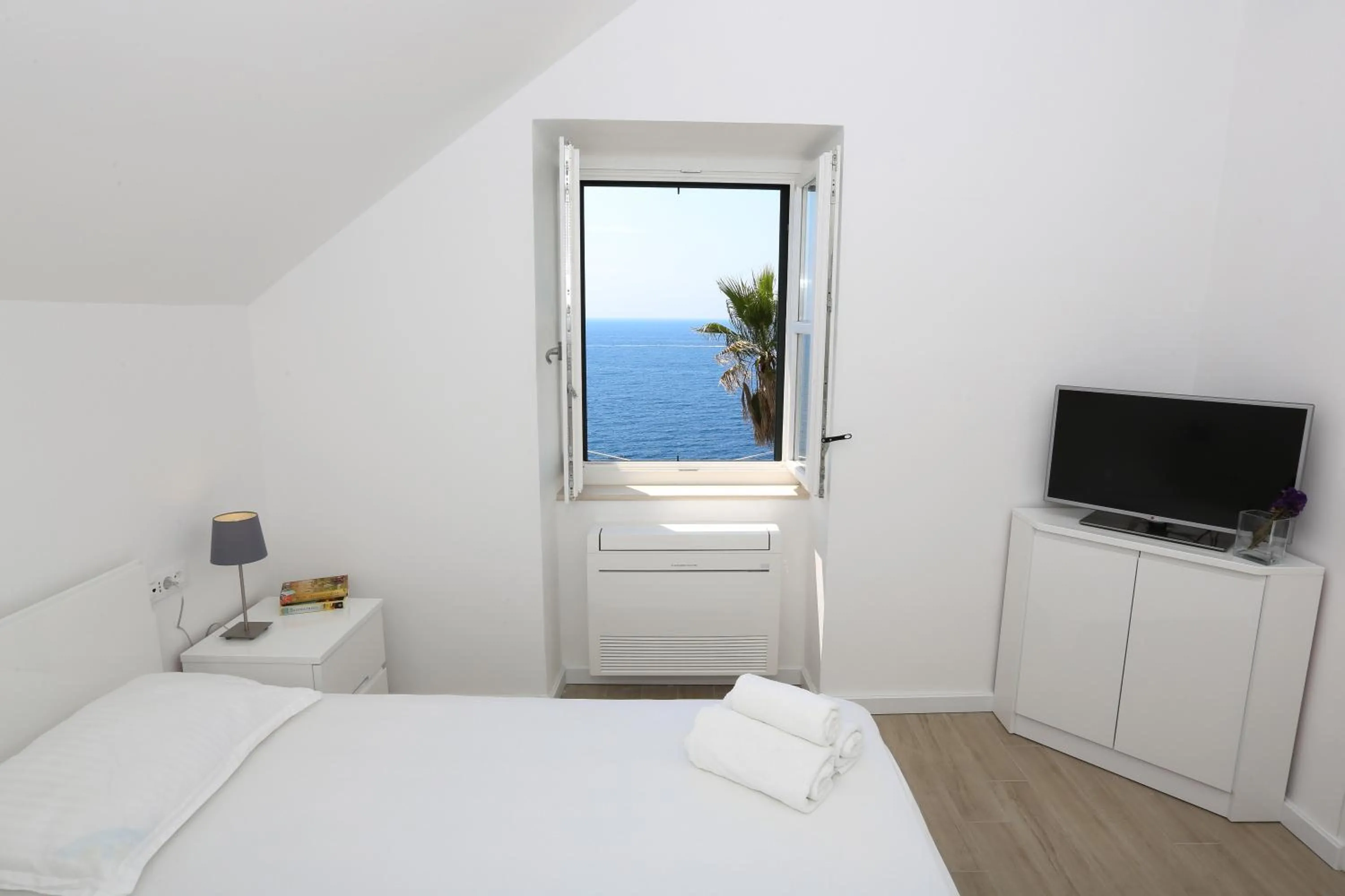 White & Co Villa And Apartments