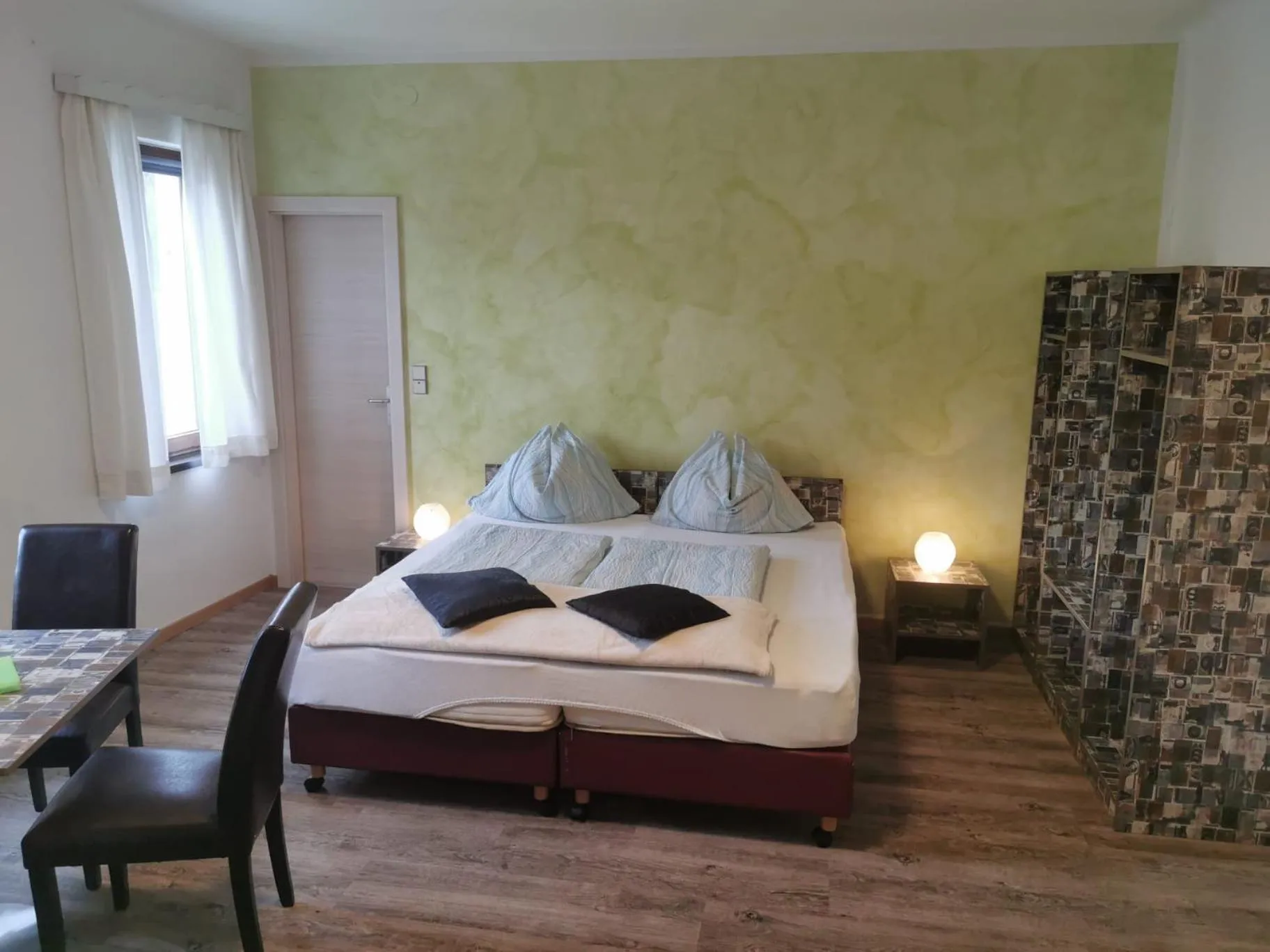 Photo of the whole room, Bed in Frühstückspension Gasthof Gesslbauer