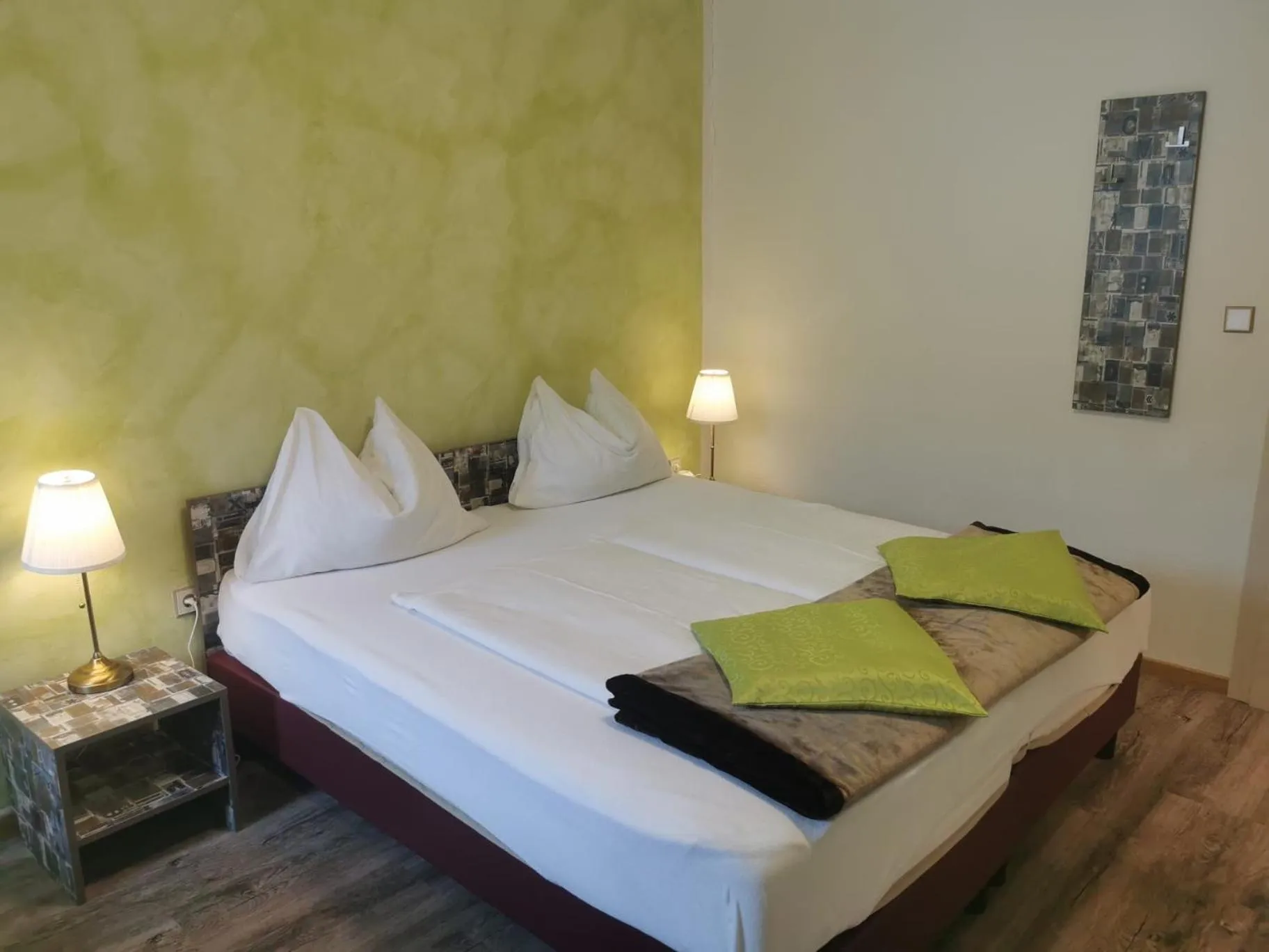 Photo of the whole room, Bed in Frühstückspension Gasthof Gesslbauer