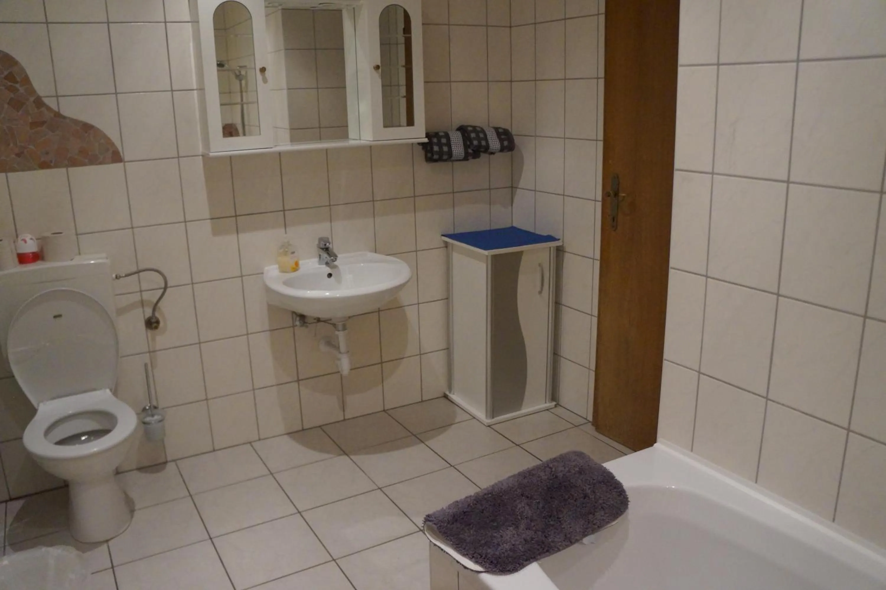 Bathroom in Frühstückspension Gasthof Gesslbauer