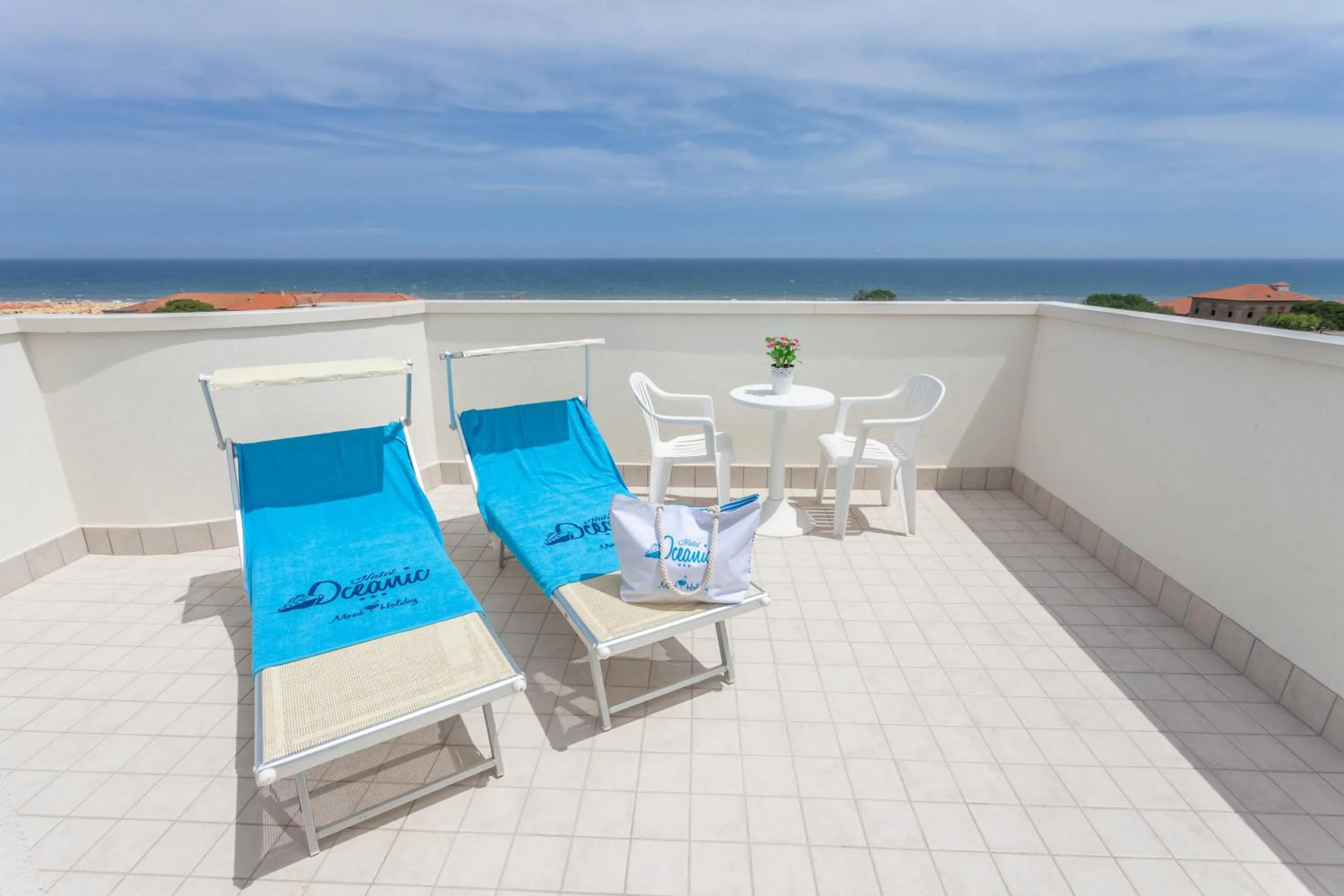 Day in Hotel Oceanic