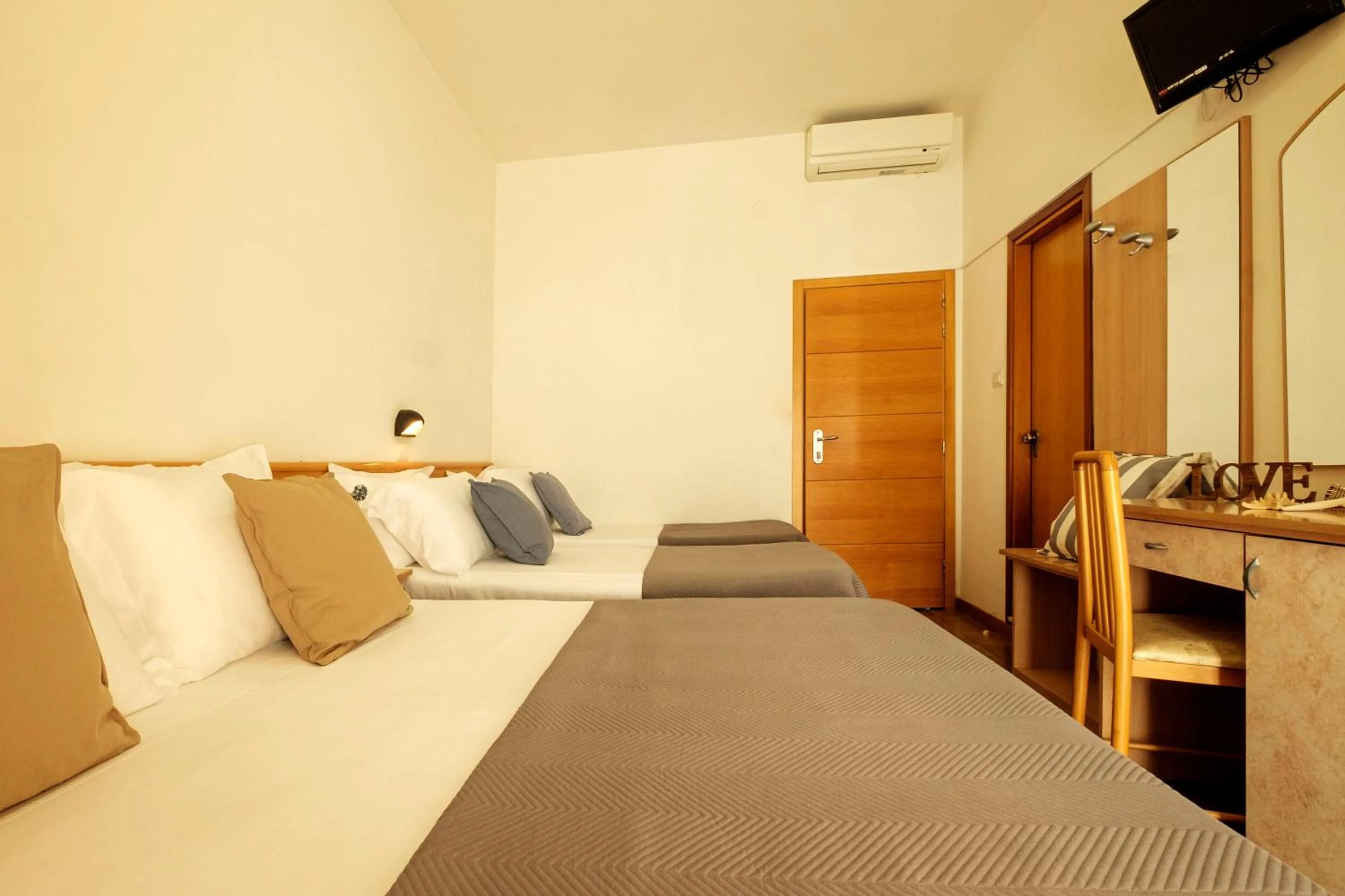 Bedroom, Bed in Hotel Oceanic