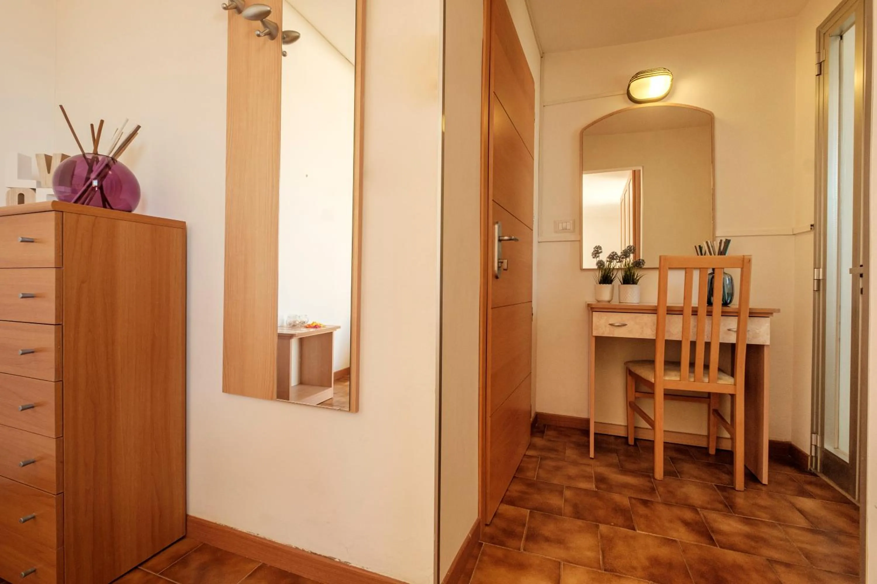 Guests in Hotel Oceanic