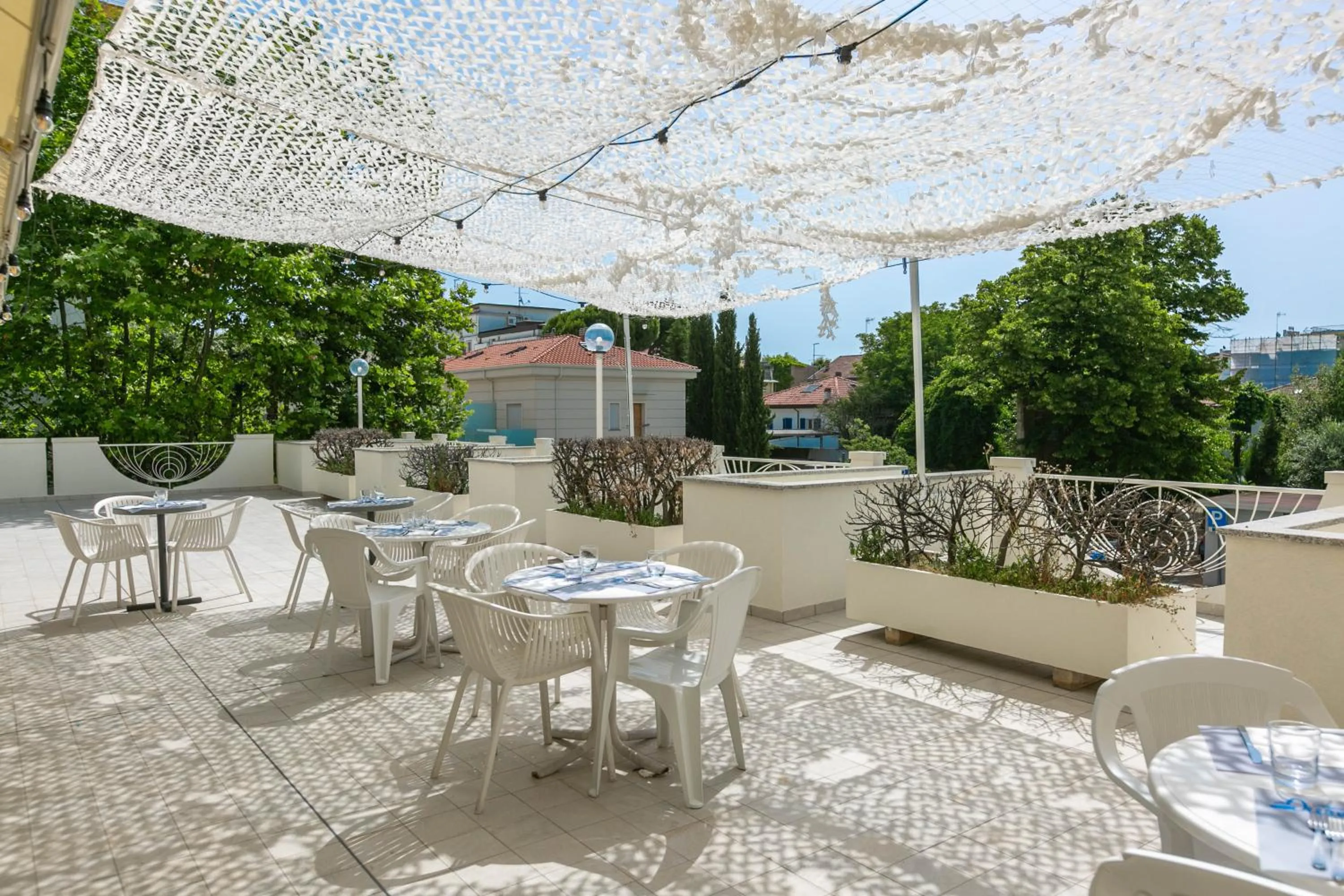 Restaurant/places to eat in Hotel Oceanic