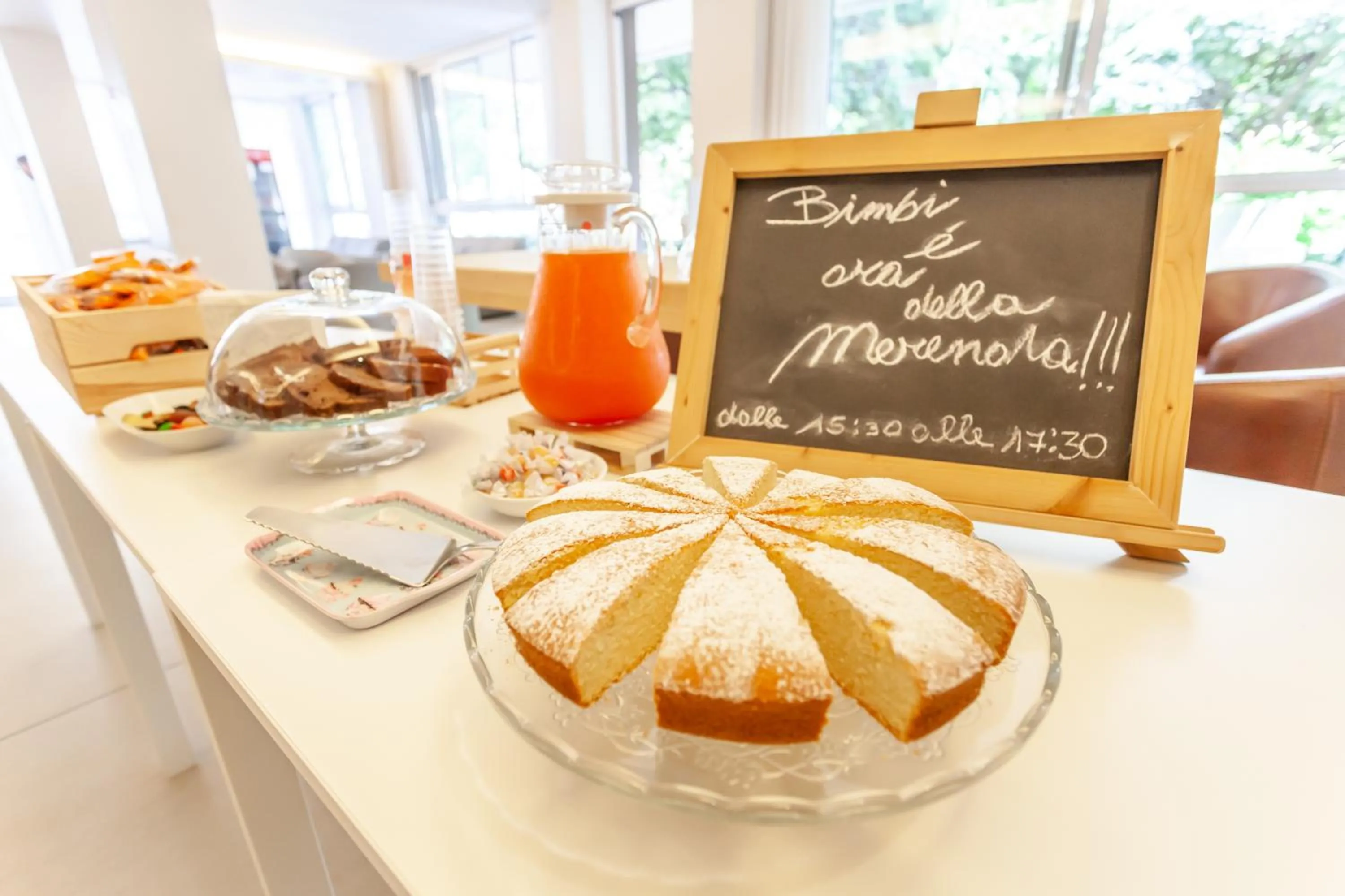 Food and drinks in Hotel Oceanic