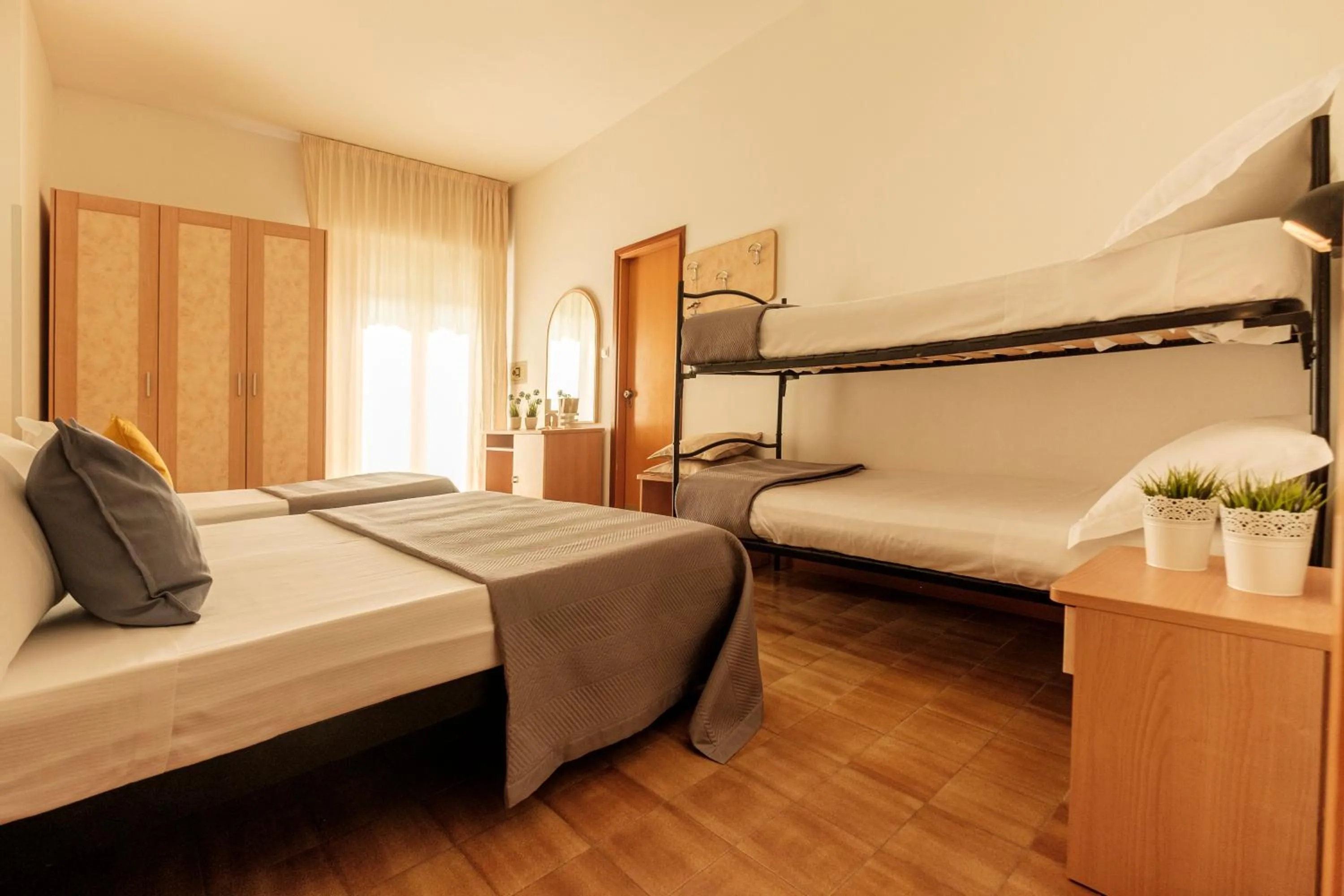 Family, Bed in Hotel Oceanic