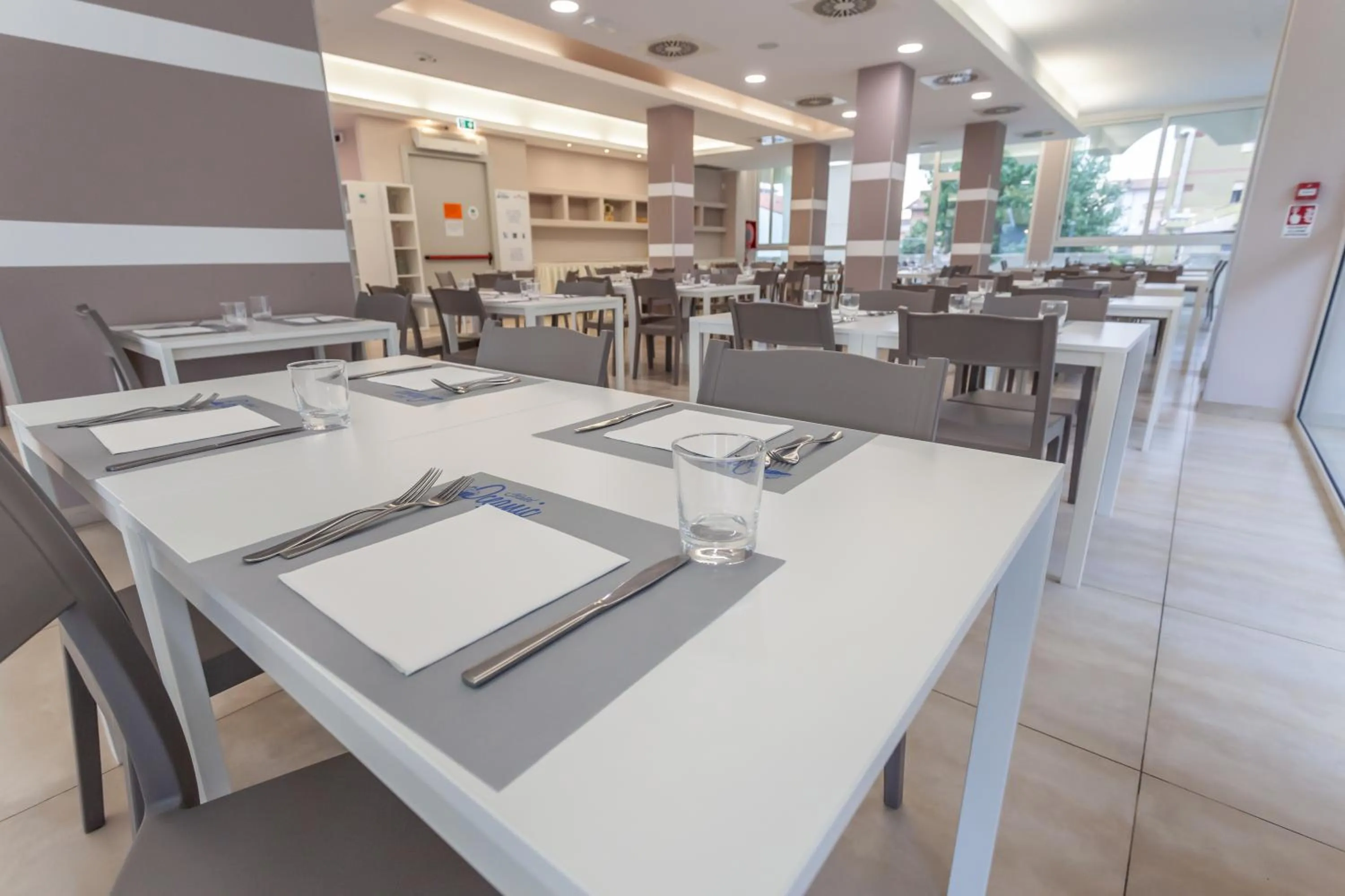 Restaurant/places to eat in Hotel Oceanic