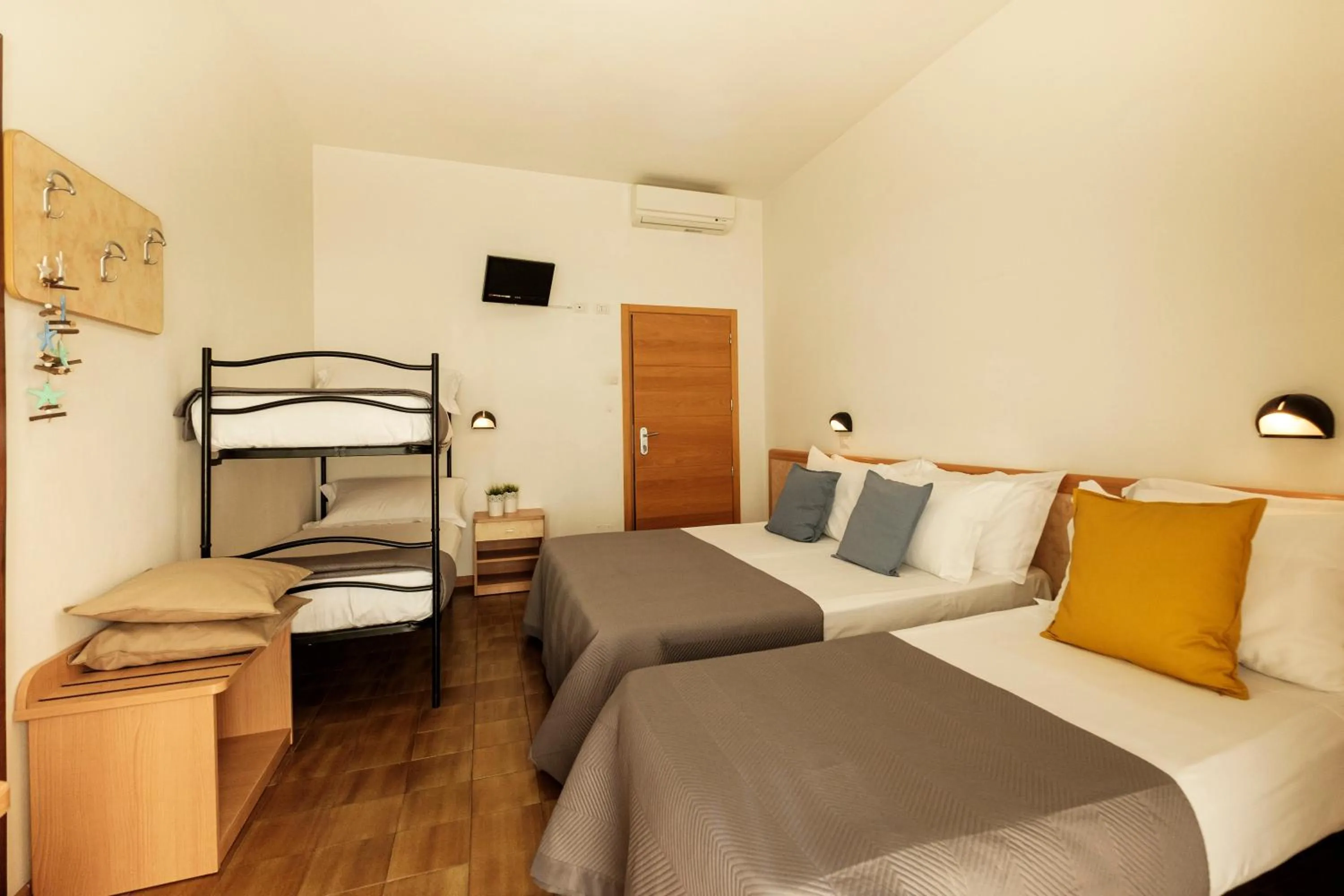 Bedroom, Bed in Hotel Oceanic