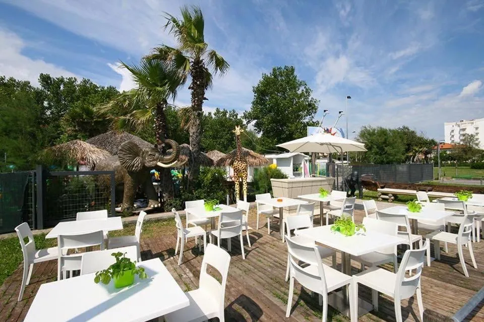 Swimming pool in Hotel Oceanic