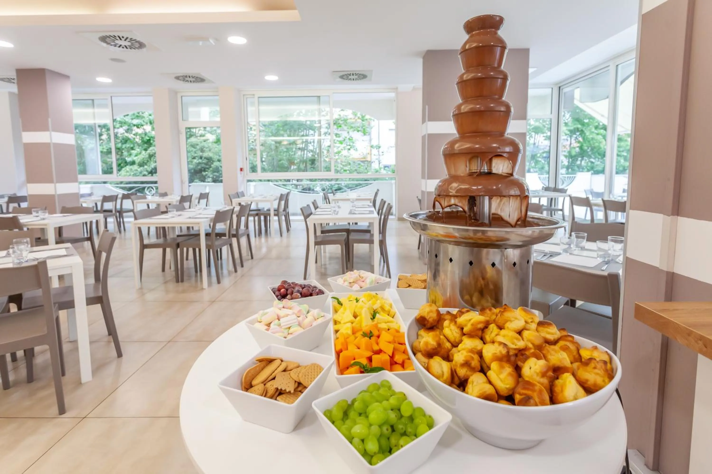 Restaurant/places to eat in Hotel Oceanic