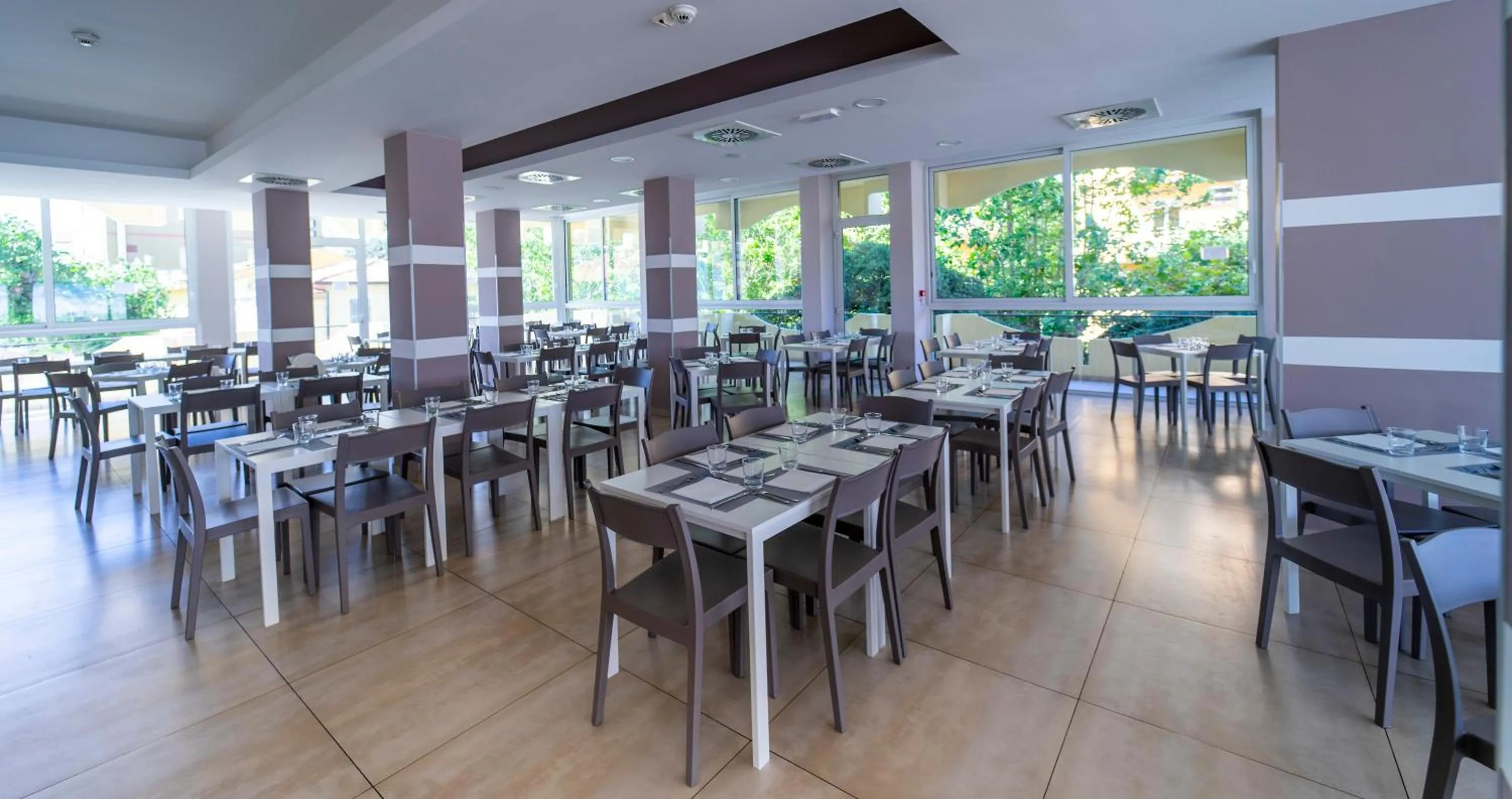 Restaurant/places to eat in Hotel Oceanic