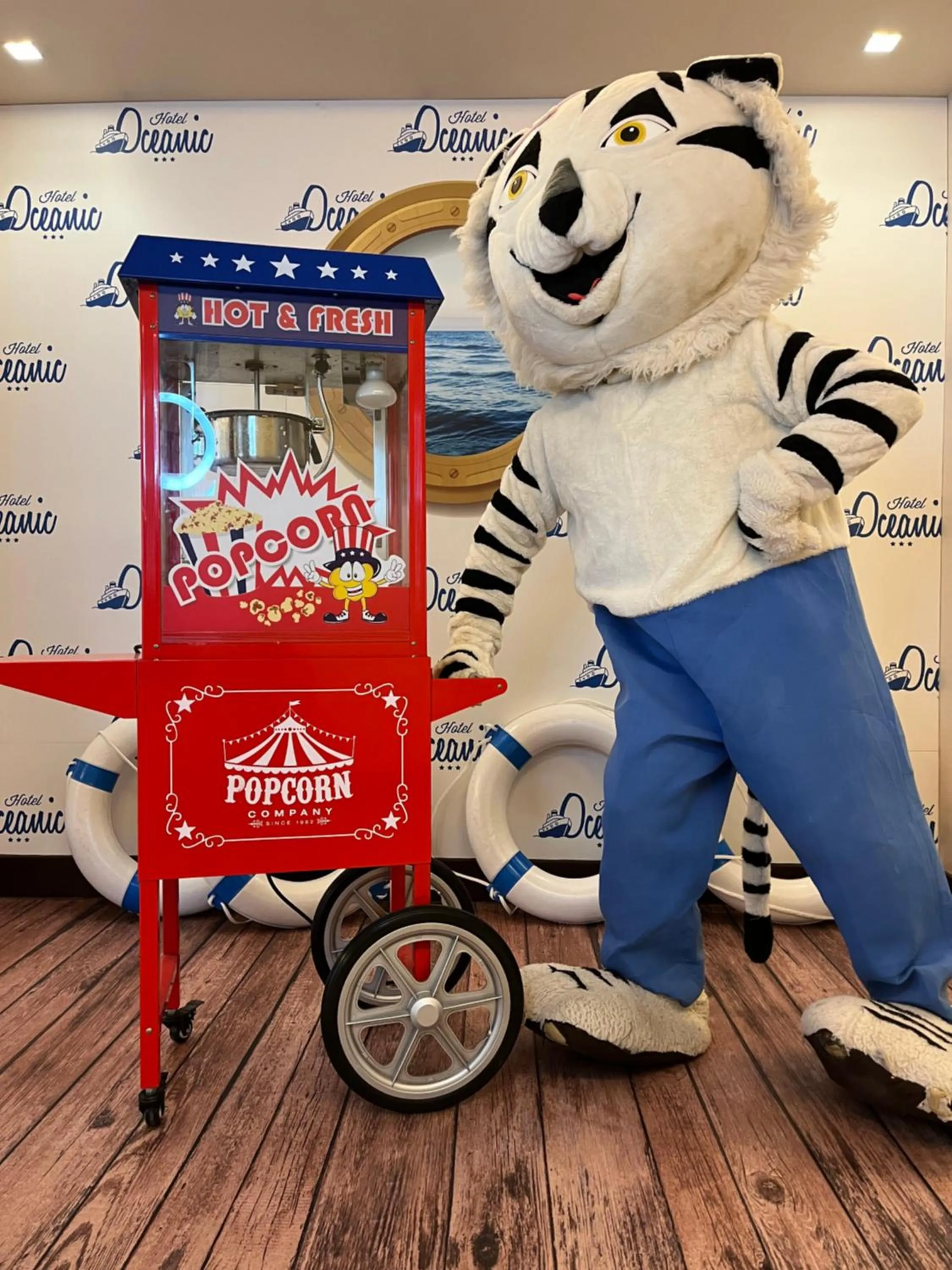 Staff in Hotel Oceanic