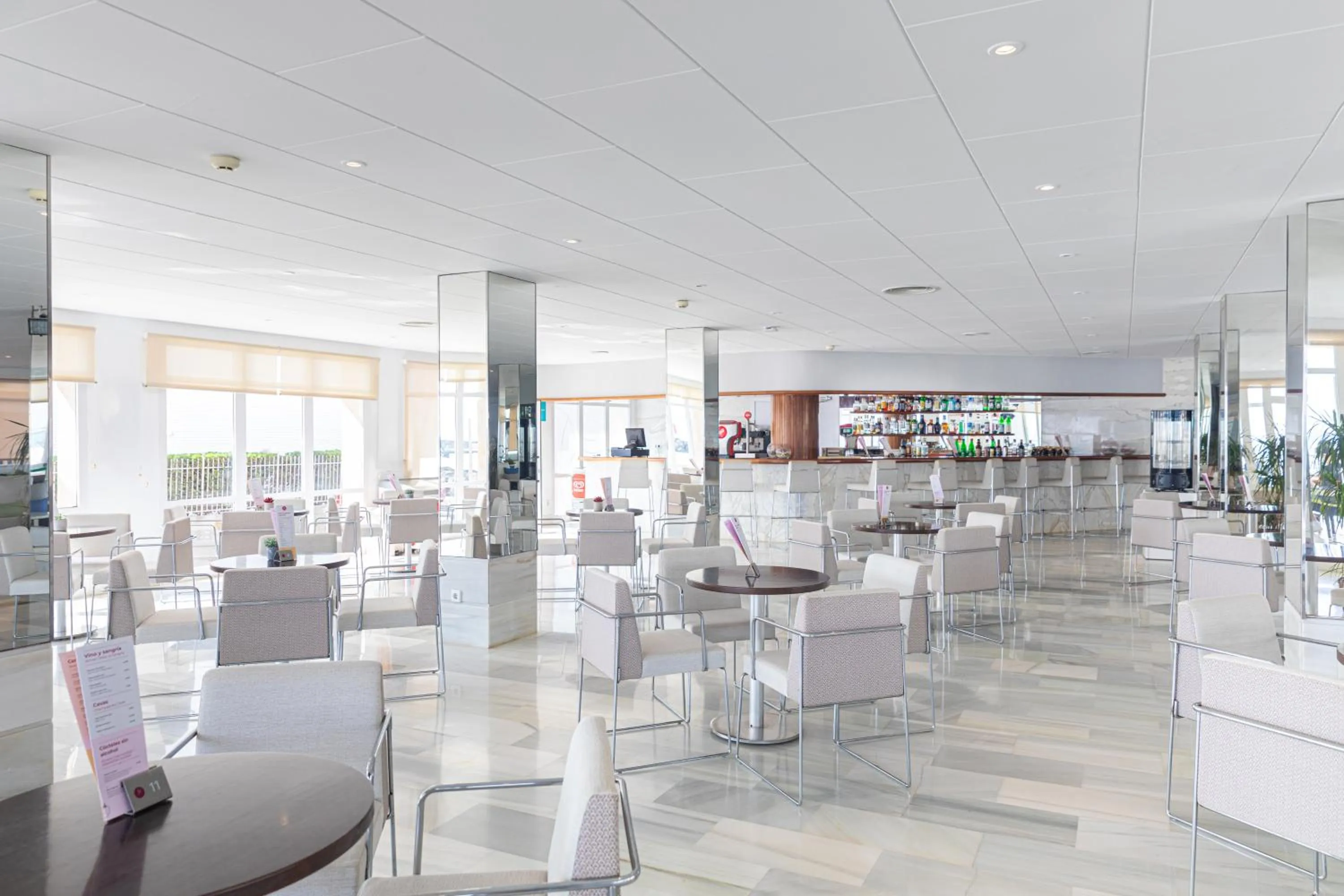 Lounge or bar in JS Miramar