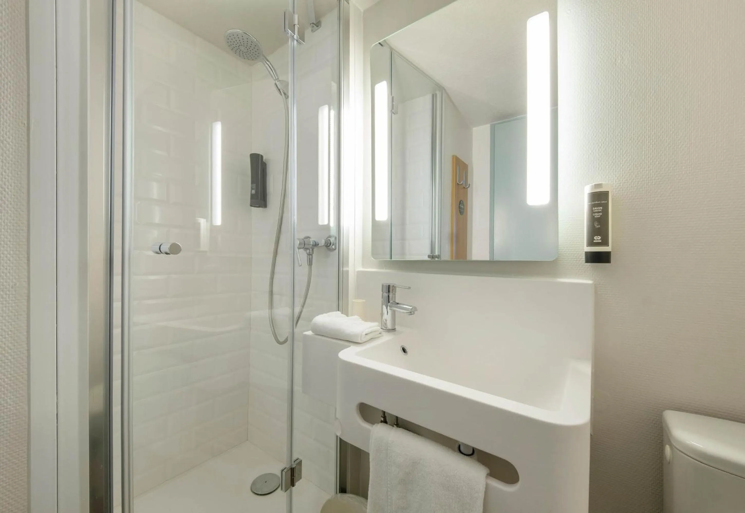 Bathroom in B&B HOTEL La Rochelle Angoulins