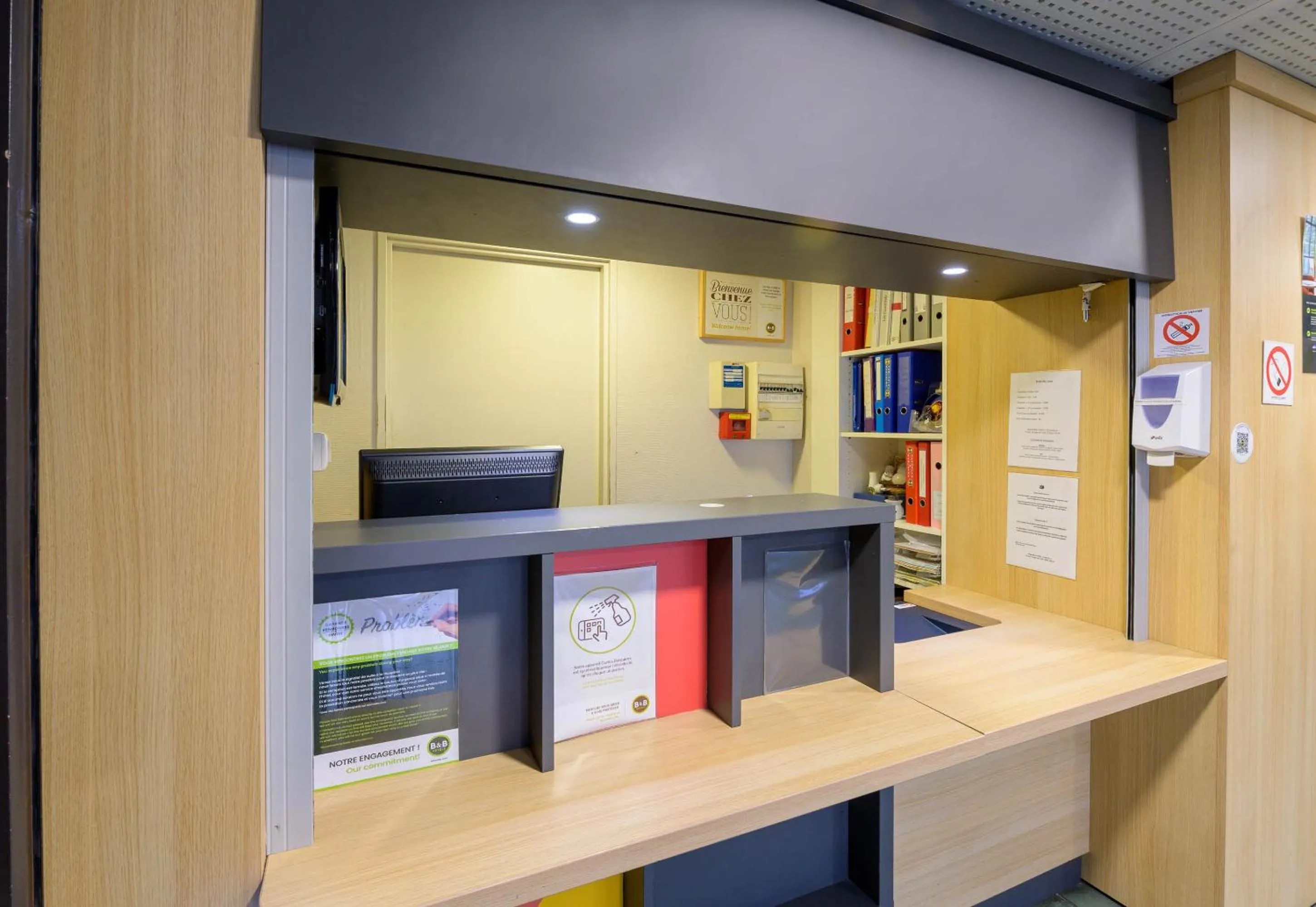 Lobby or reception in B&B HOTEL Creil Chantilly