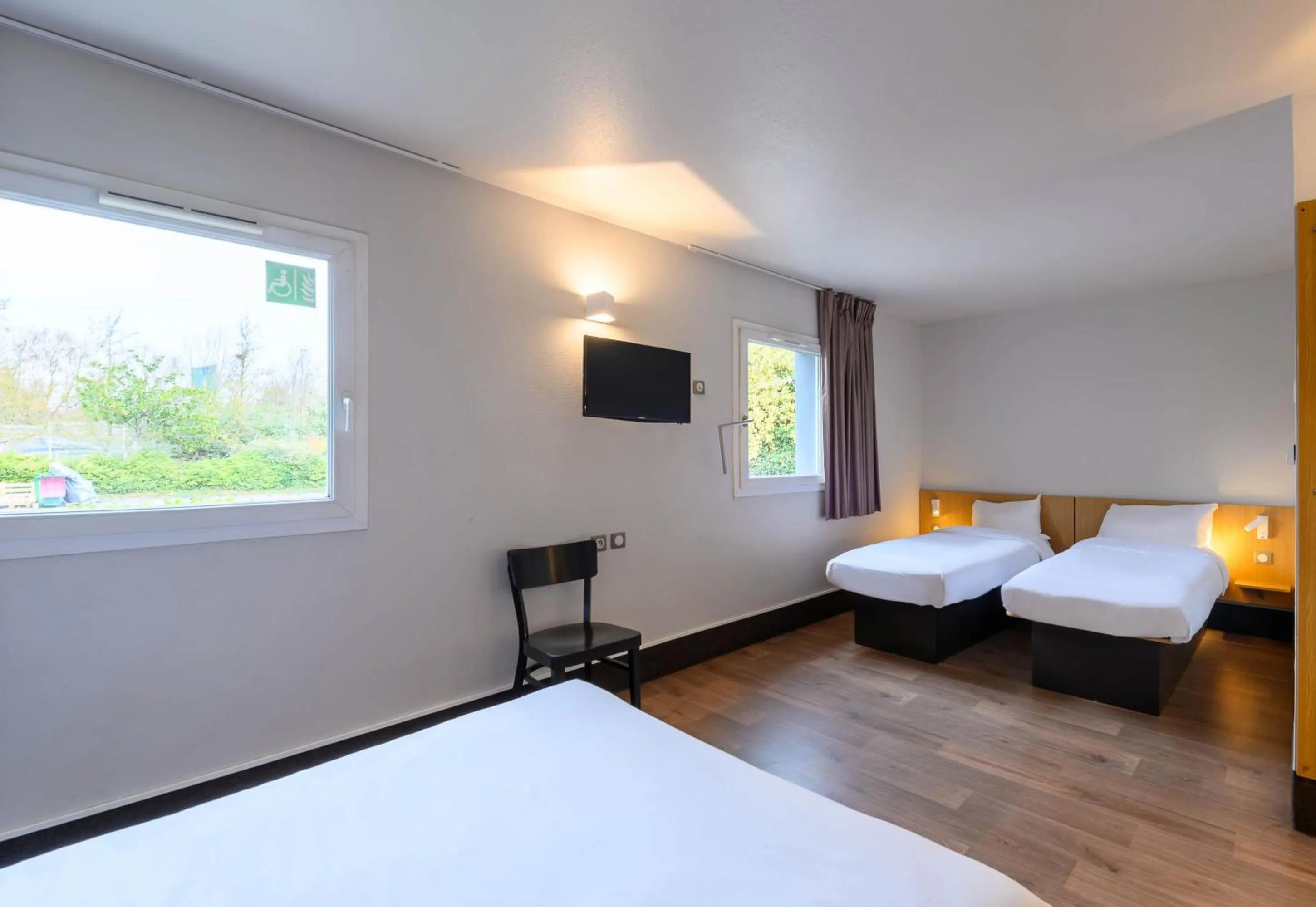 Bedroom, Bed in B&B HOTEL Creil Chantilly