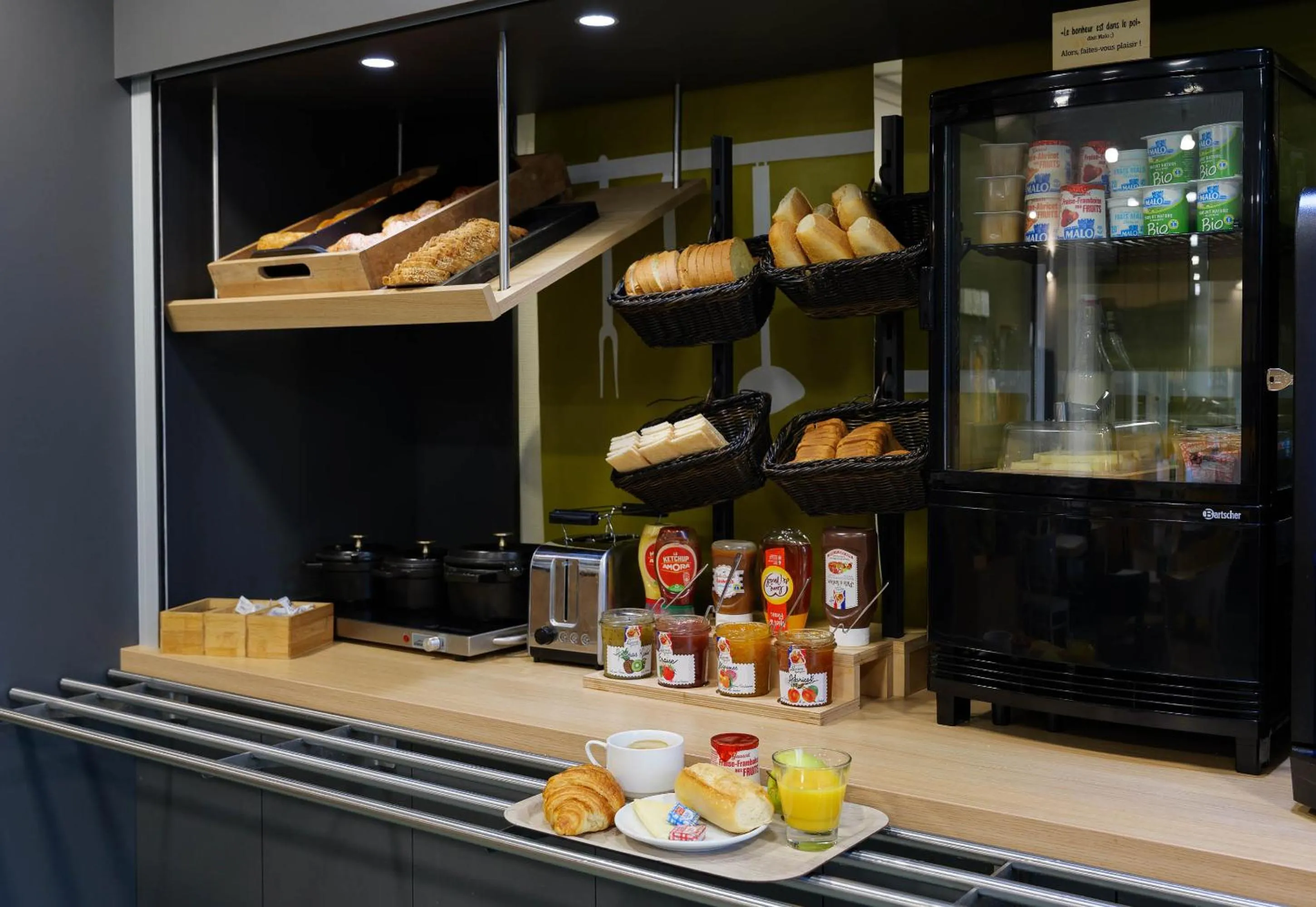 Buffet breakfast in B&B HOTEL Creil Chantilly