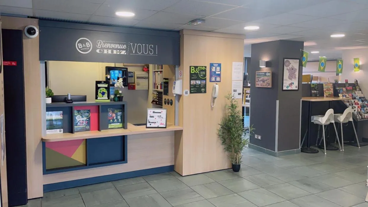Lobby or reception in B&B HOTEL Creil Chantilly
