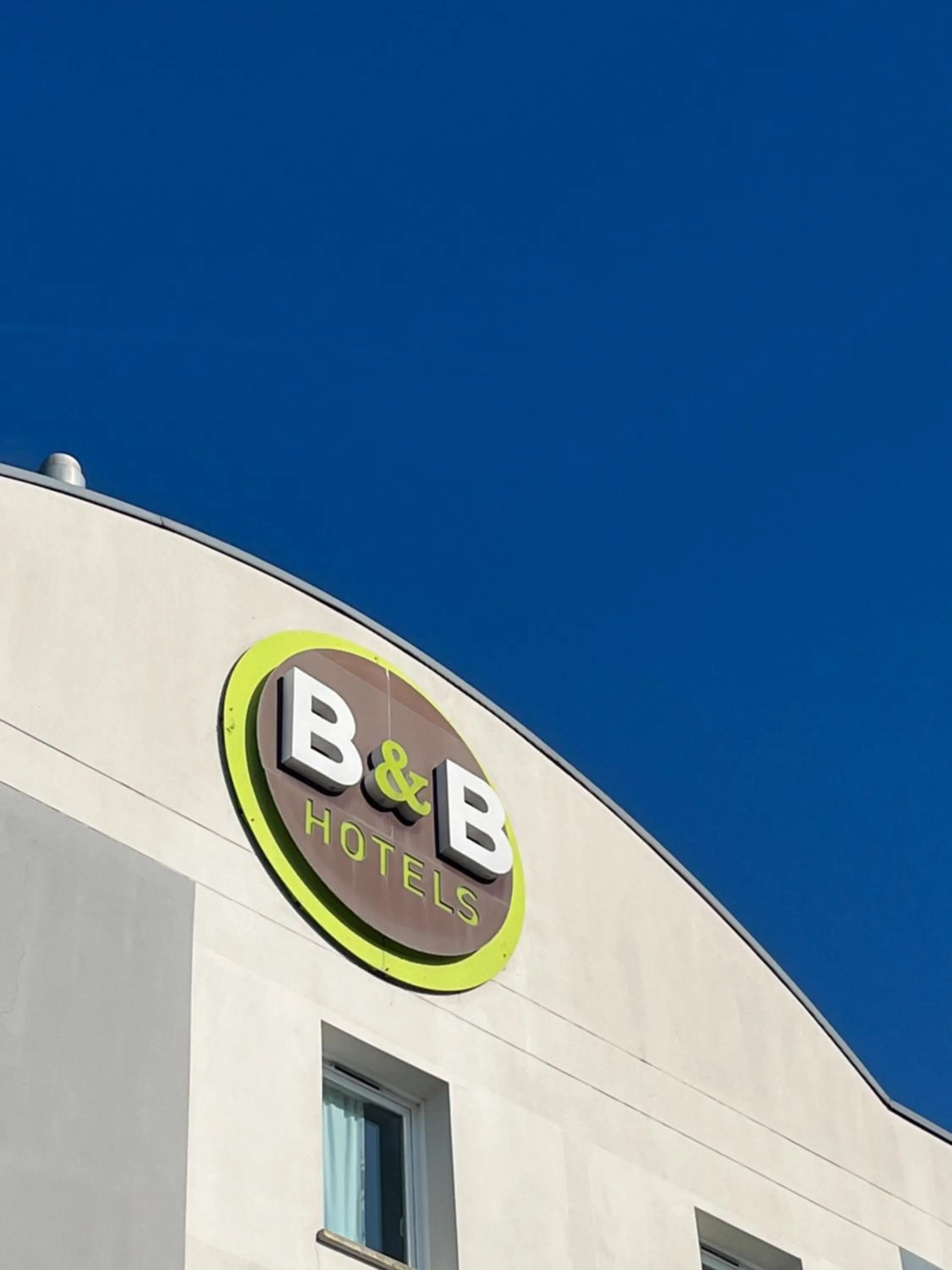 Property logo or sign in B&B HOTEL Creil Chantilly