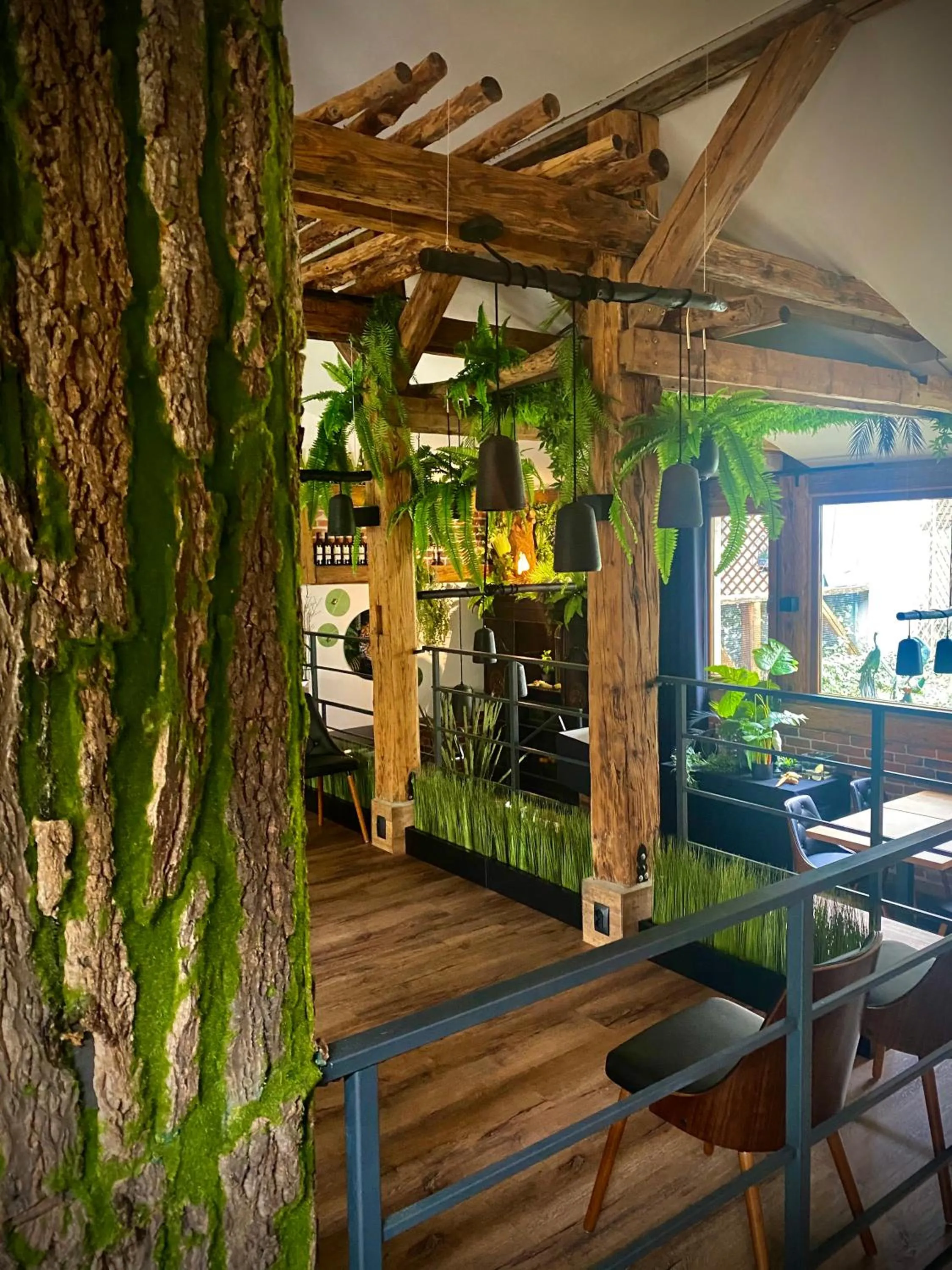 Restaurant/places to eat in Art & Garden Residence