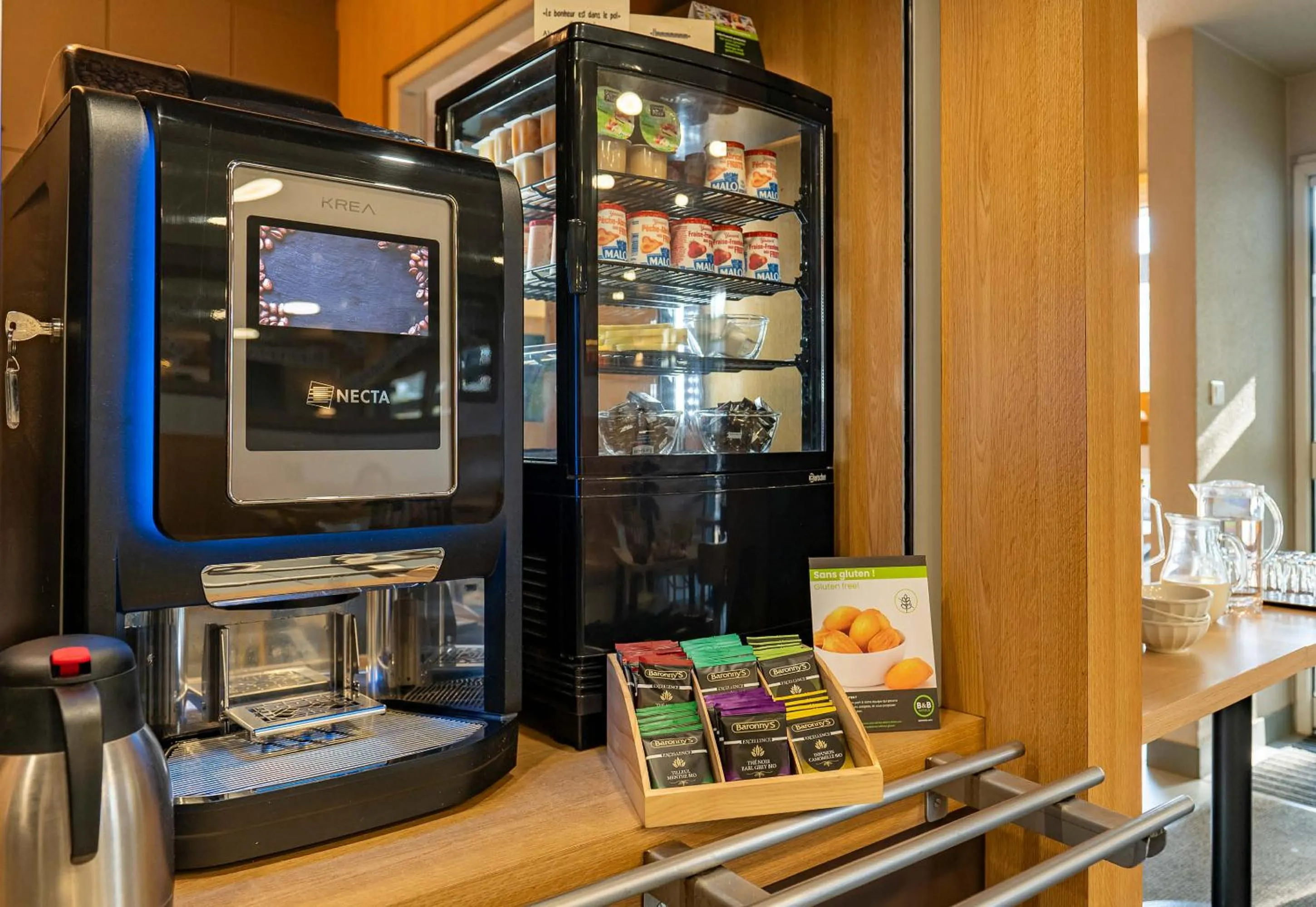 Buffet breakfast in B&B HOTEL Saint-Etienne La Terrasse