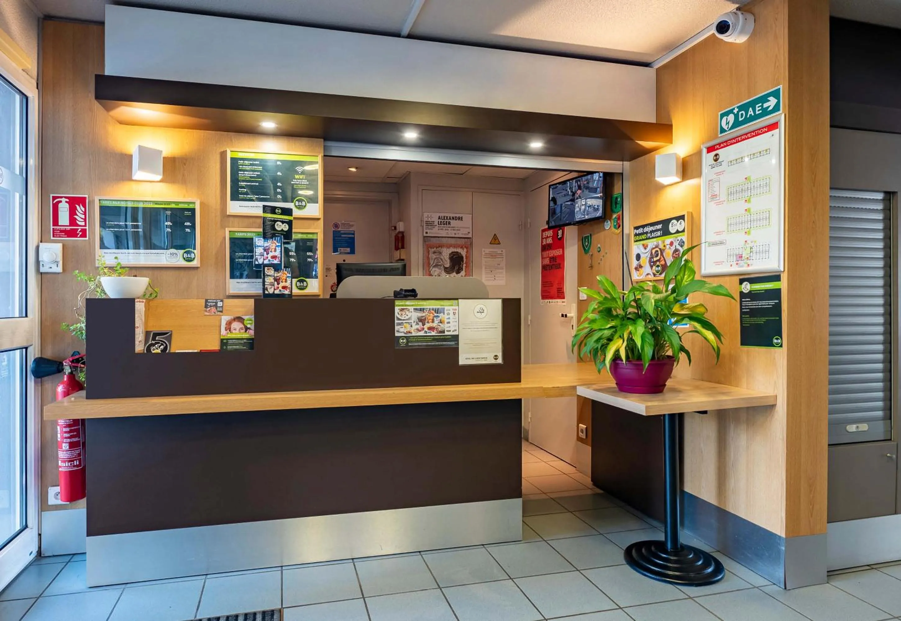 Lobby or reception in B&B HOTEL Saint-Etienne La Terrasse