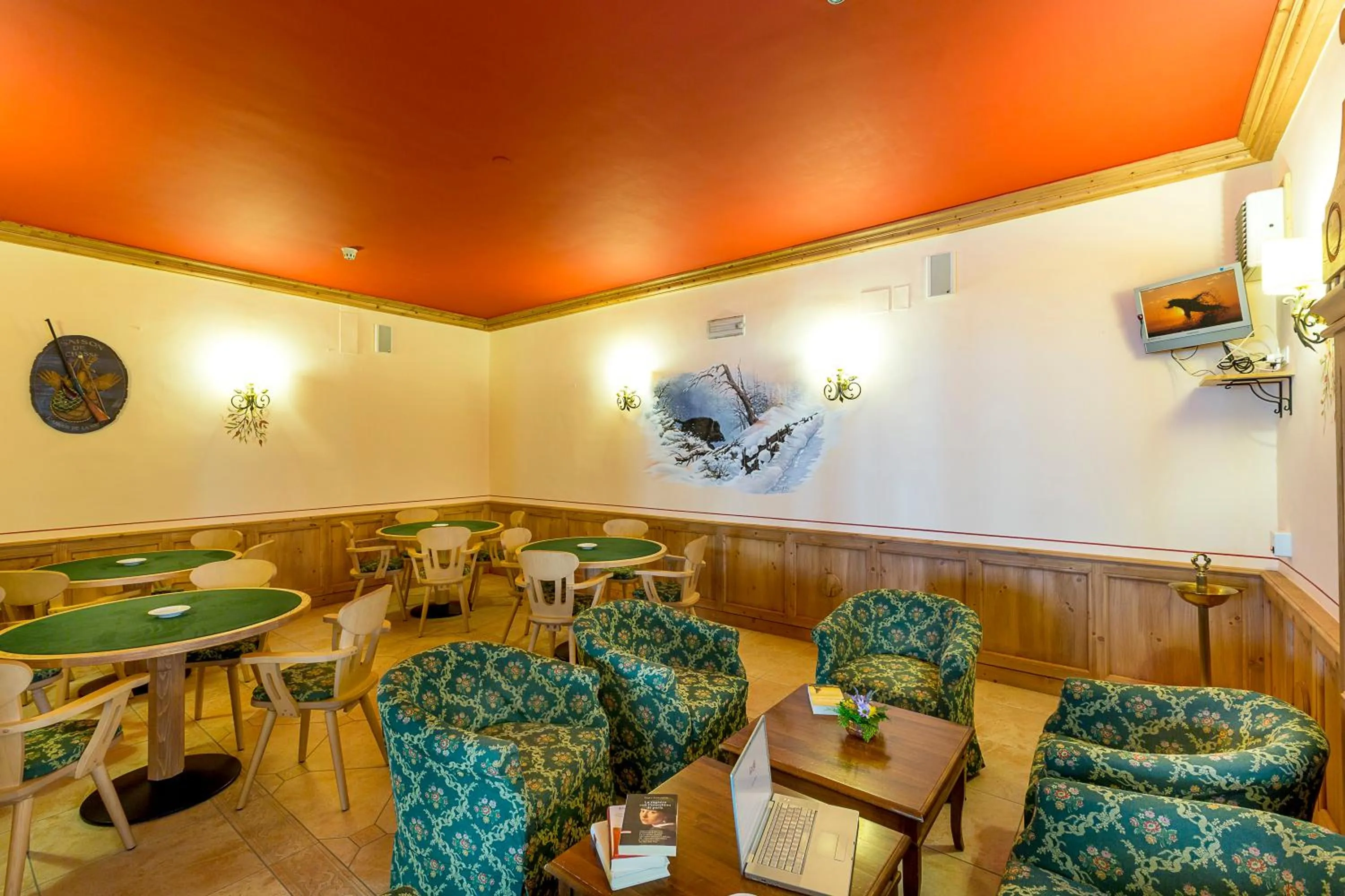 Communal lounge/ TV room in Hotel Trieste