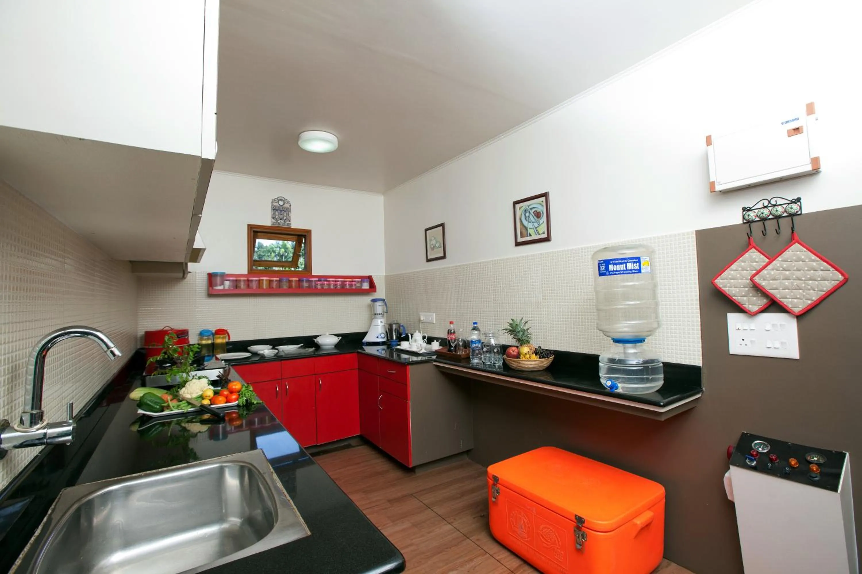 Kitchen or kitchenette in Abad Premium House Boat