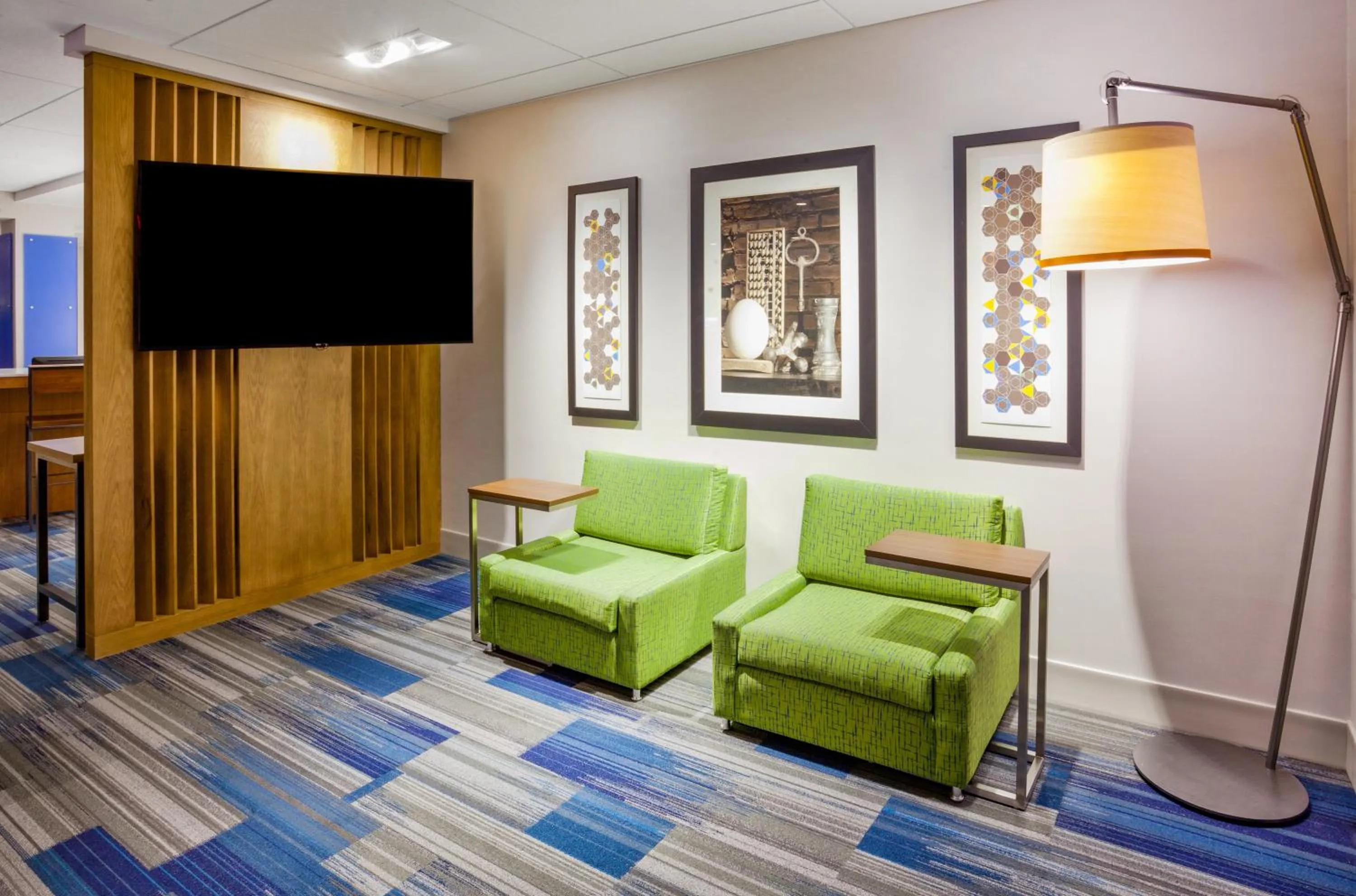 Property building in Holiday Inn Express and Suites Des Moines Downtown by IHG