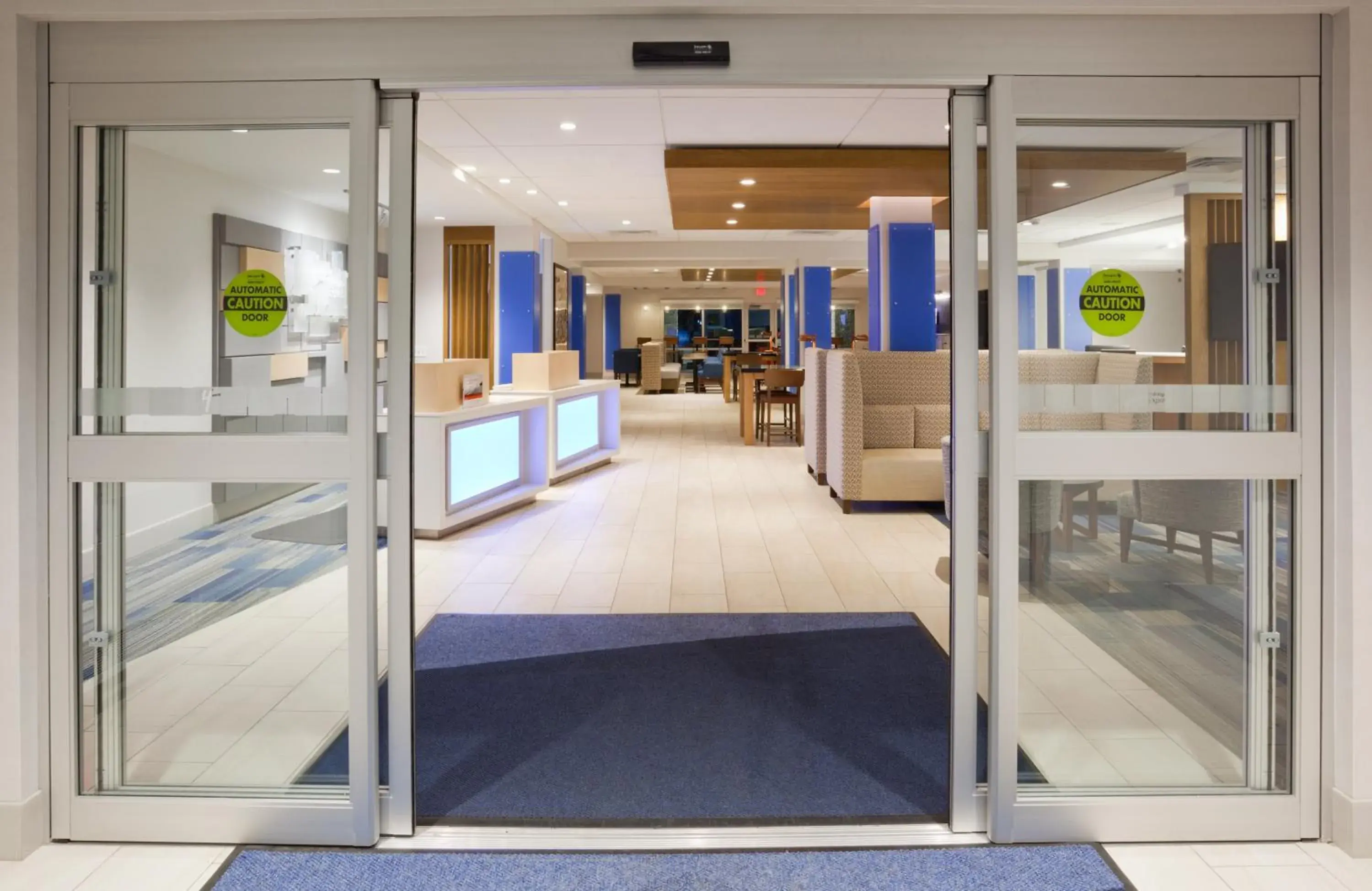 Property building in Holiday Inn Express and Suites Des Moines Downtown by IHG Property building in Holiday Inn Express and Suites Des Moines Downtown by IHG