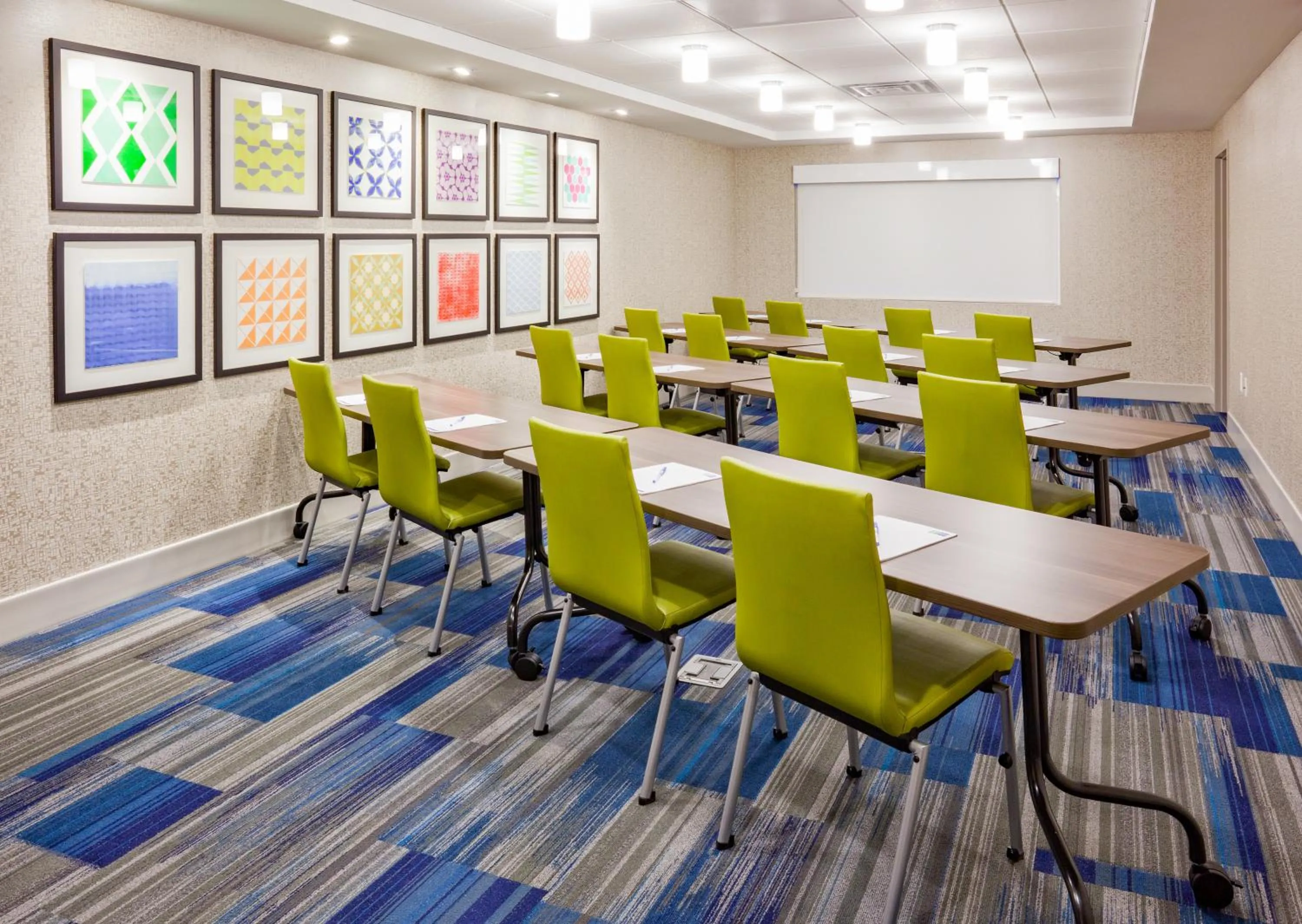 Meeting/conference room in Holiday Inn Express and Suites Des Moines Downtown by IHG