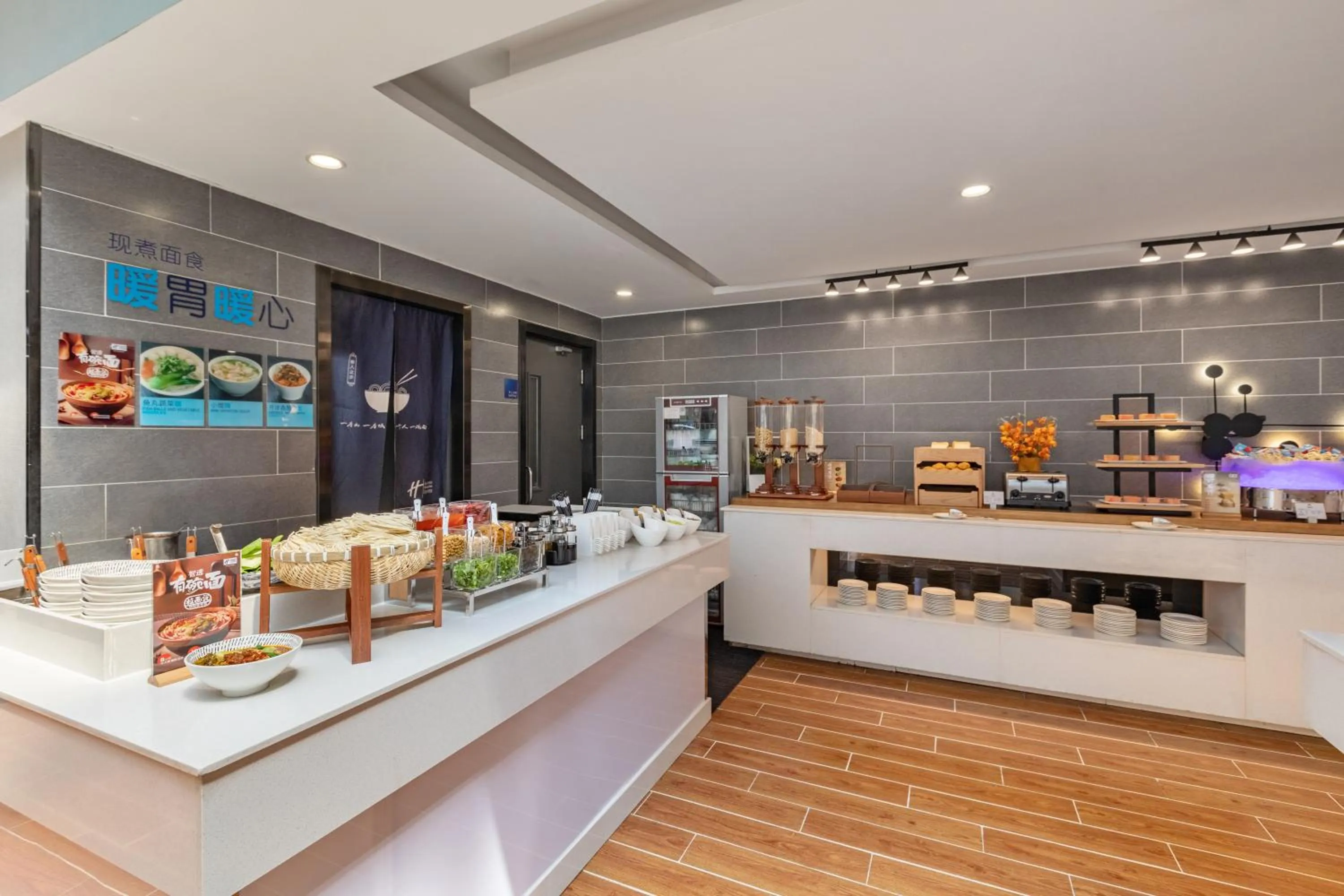 Restaurant/places to eat in Holiday Inn Express Shenyang North Station by IHG