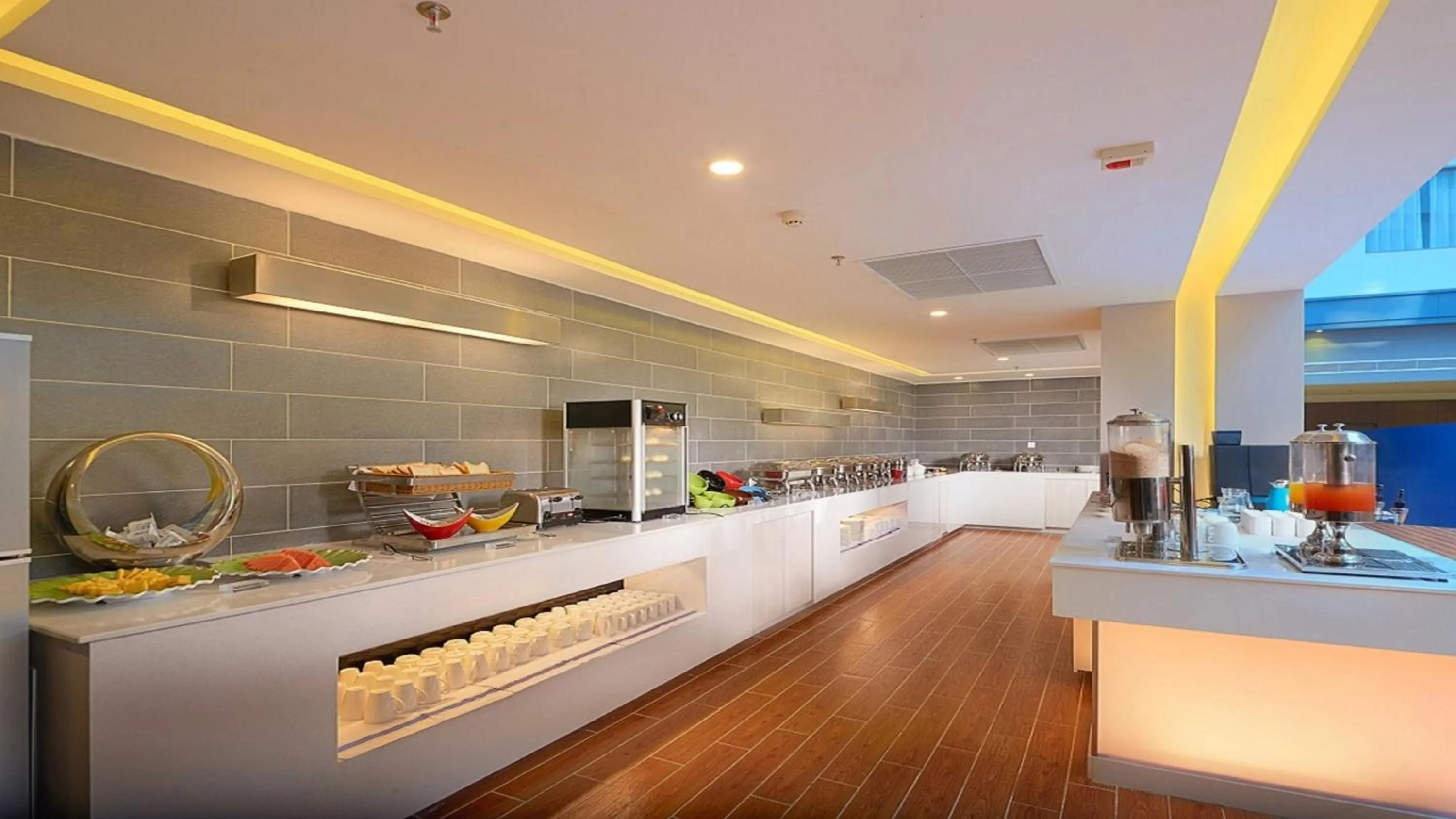 Restaurant/places to eat in Holiday Inn Express Shenyang North Station by IHG