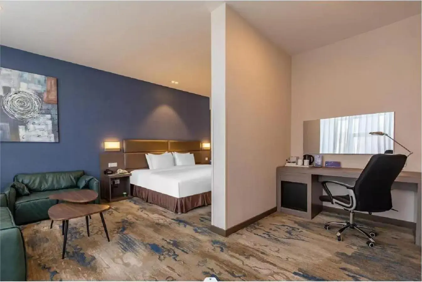 Photo of the whole room, Bed in Holiday Inn Express Shenyang North Station by IHG Photo of the whole room, Bed in Holiday Inn Express Shenyang North Station by IHG