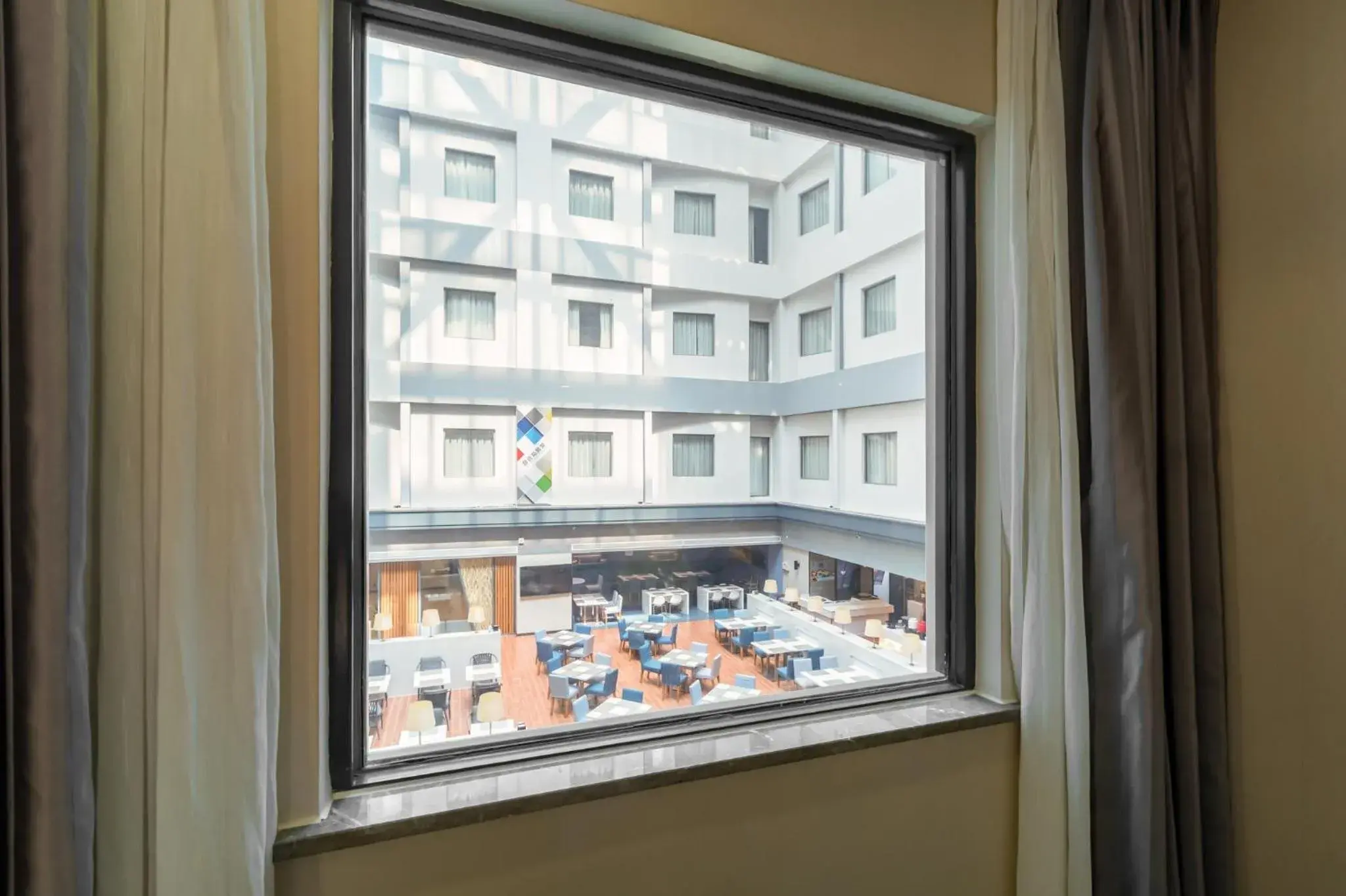 Queen Room with Atrium View in Holiday Inn Express Shenyang North Station, an IHG Hotel Queen Room with Atrium View in Holiday Inn Express Shenyang North Station, an IHG Hotel